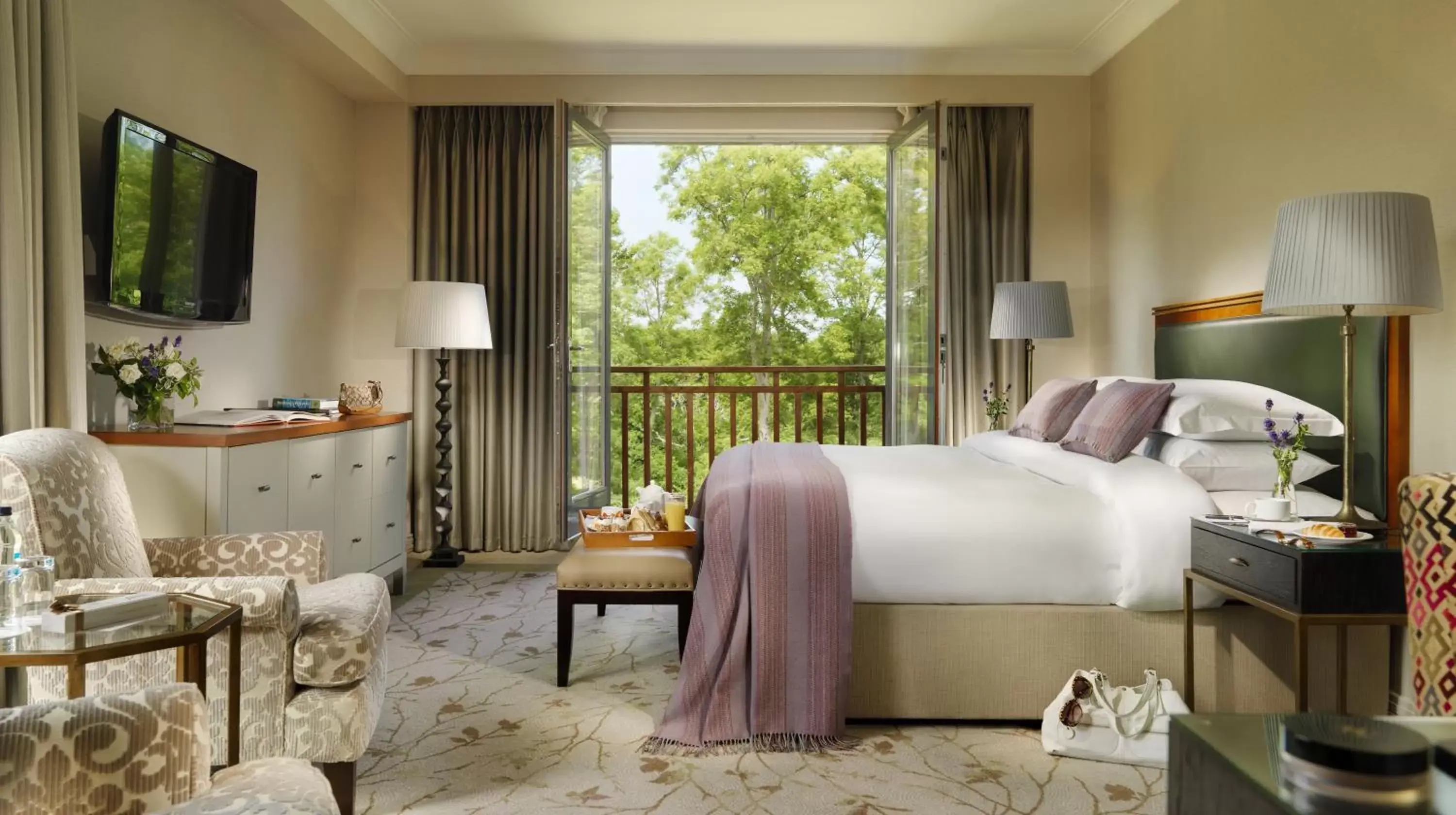 Superior King Room (Adults Only) in Druids Glen Resort Superior King Room (Adults Only) in Druids Glen Resort