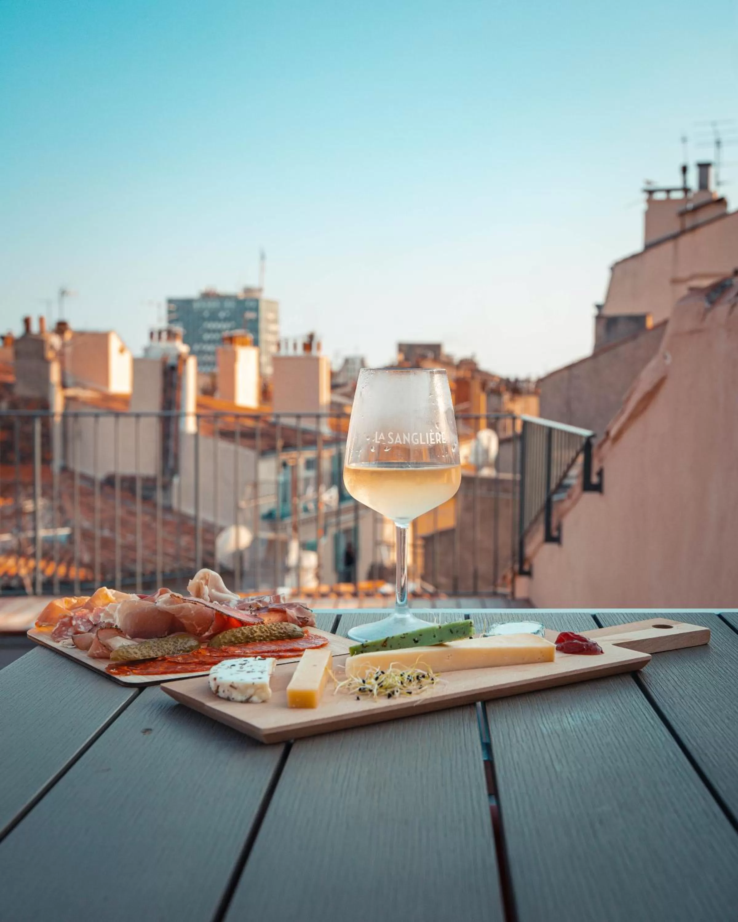 Restaurant/places to eat in Grand Hôtel Dauphiné Toulon, Boutique Hôtel & Suites