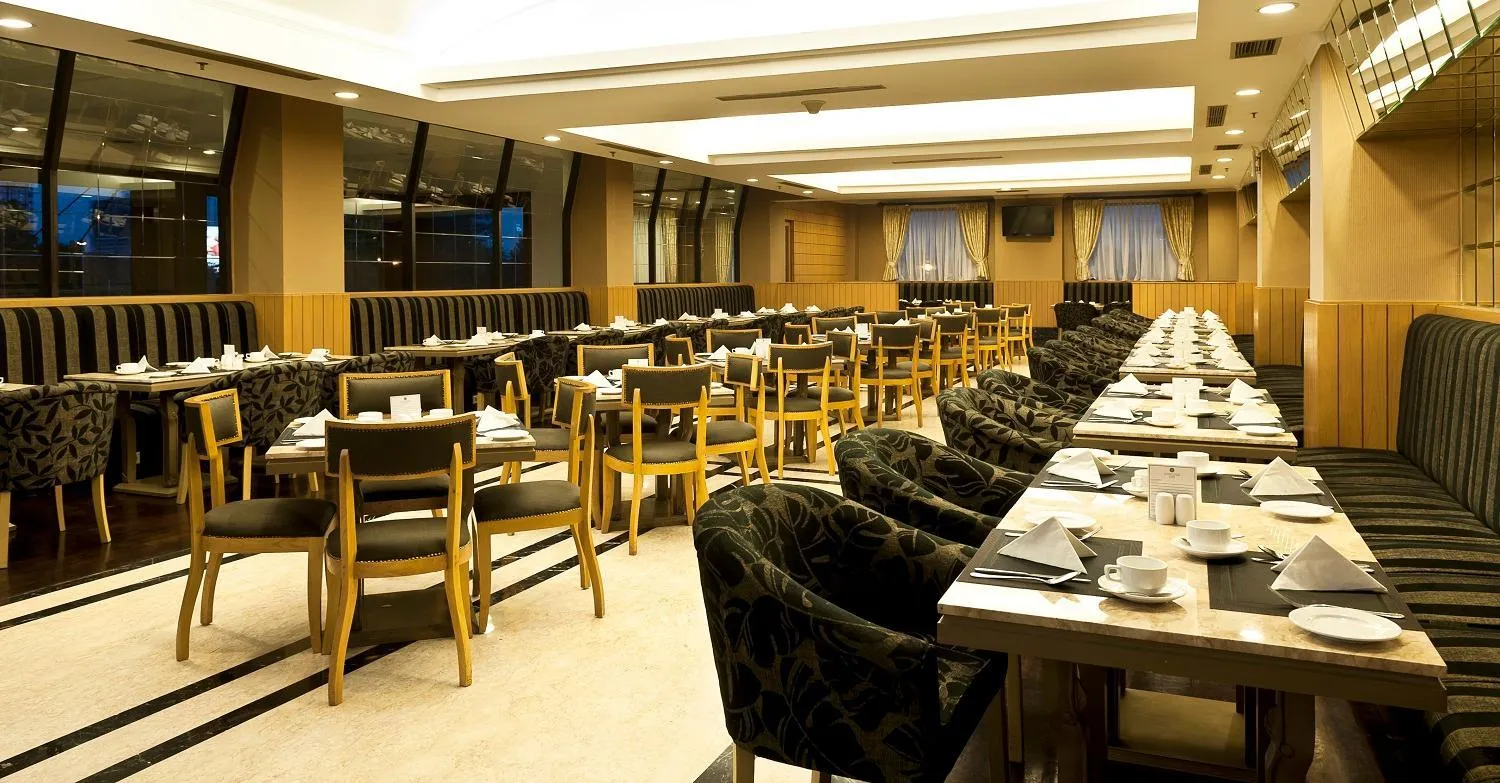 Restaurant/places to eat in Royal Kuningan