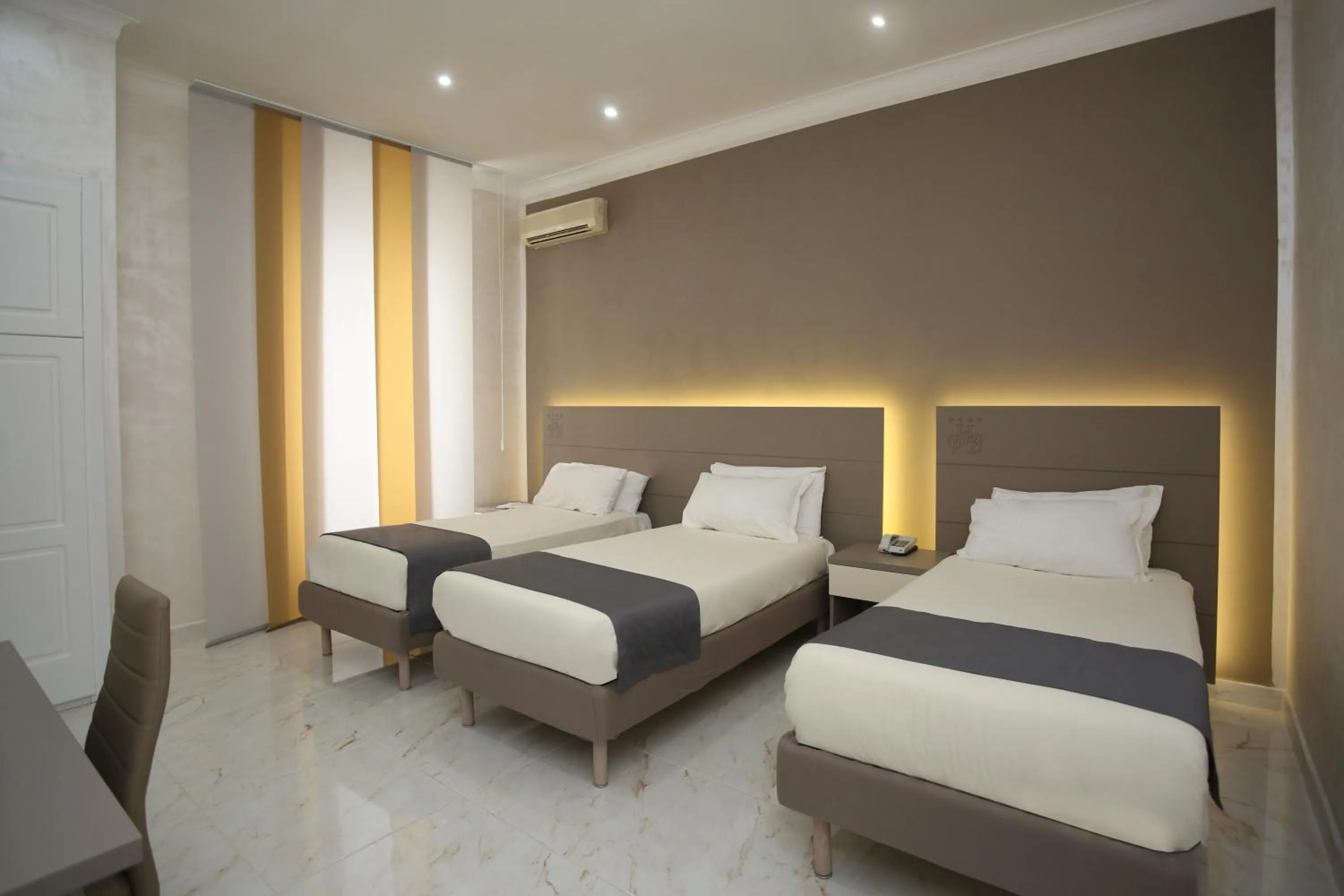 Photo of the whole room, Bed in Hotel Vergilius Billia