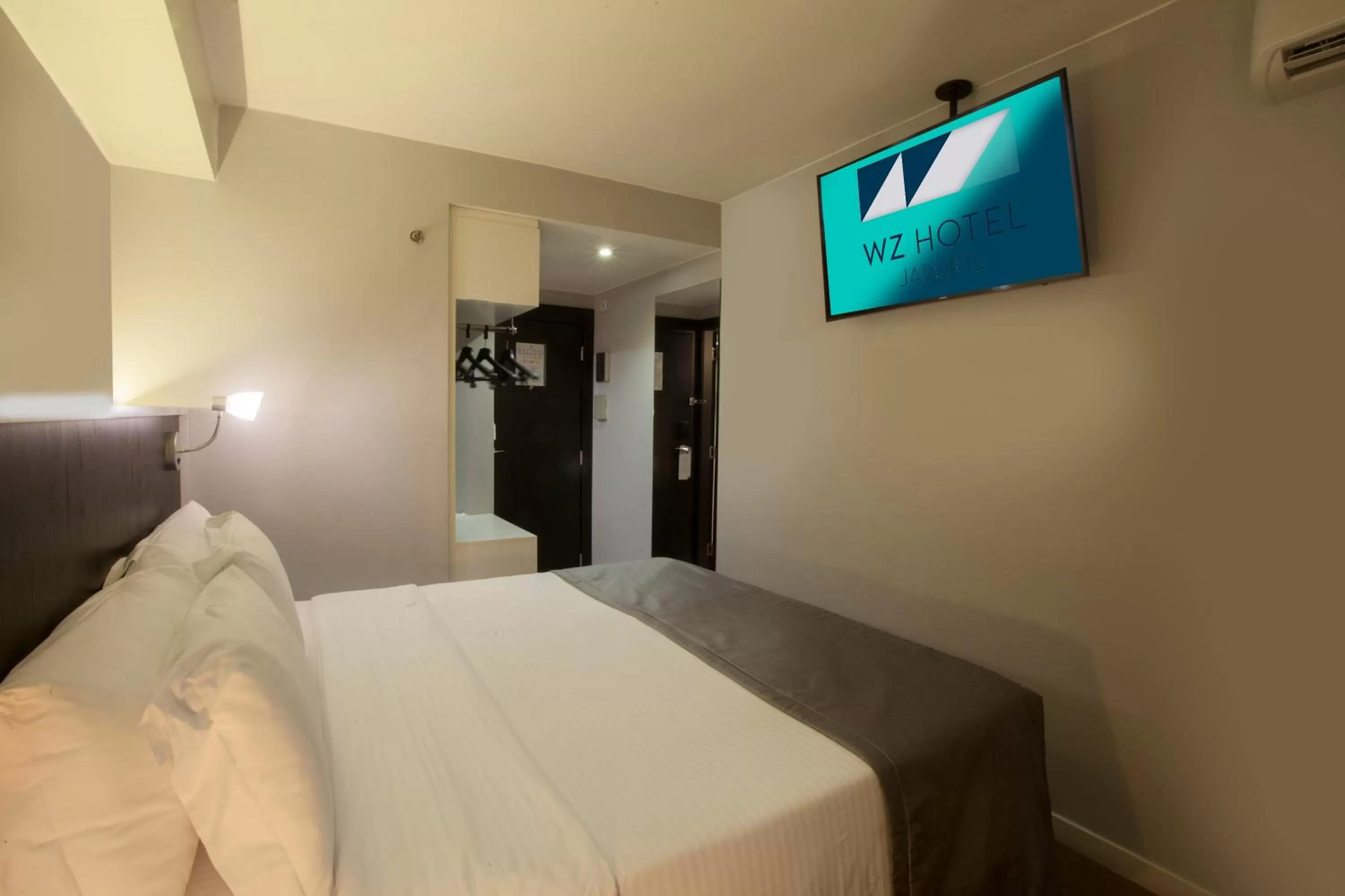 Photo of the whole room, Bed in Hotel WZ Jardins