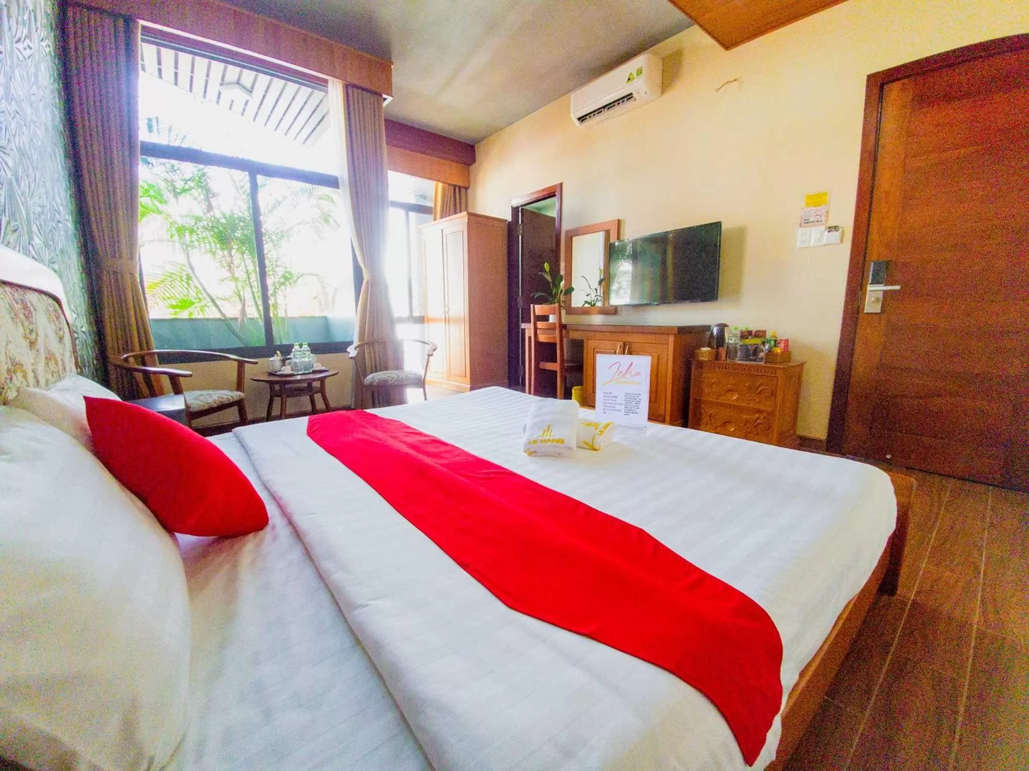 Communal lounge/ TV room, Bed in LEHA Saigon Hotel Airport