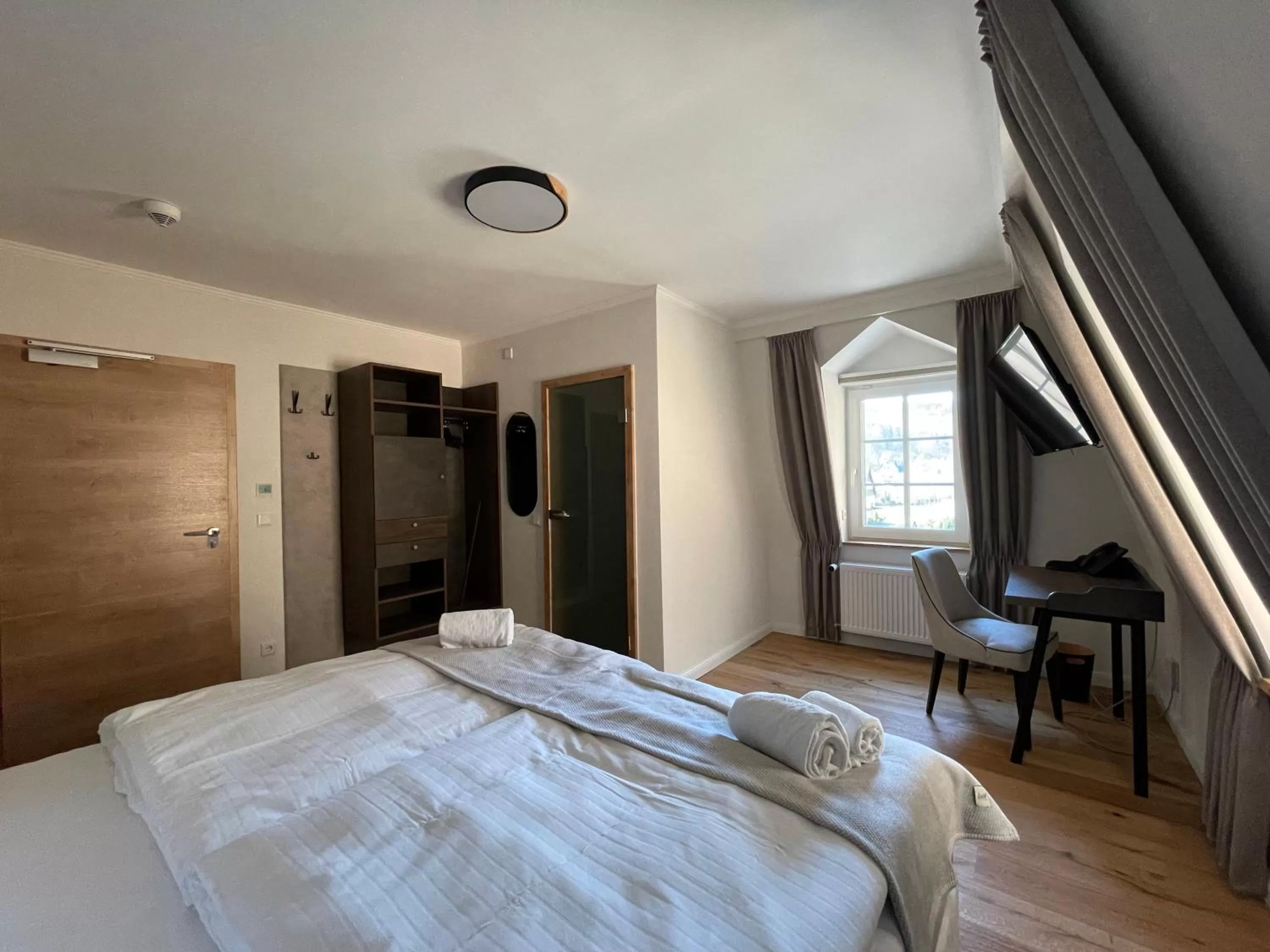 Photo of the whole room, Bed in Schlosshotel Brilon-Wald