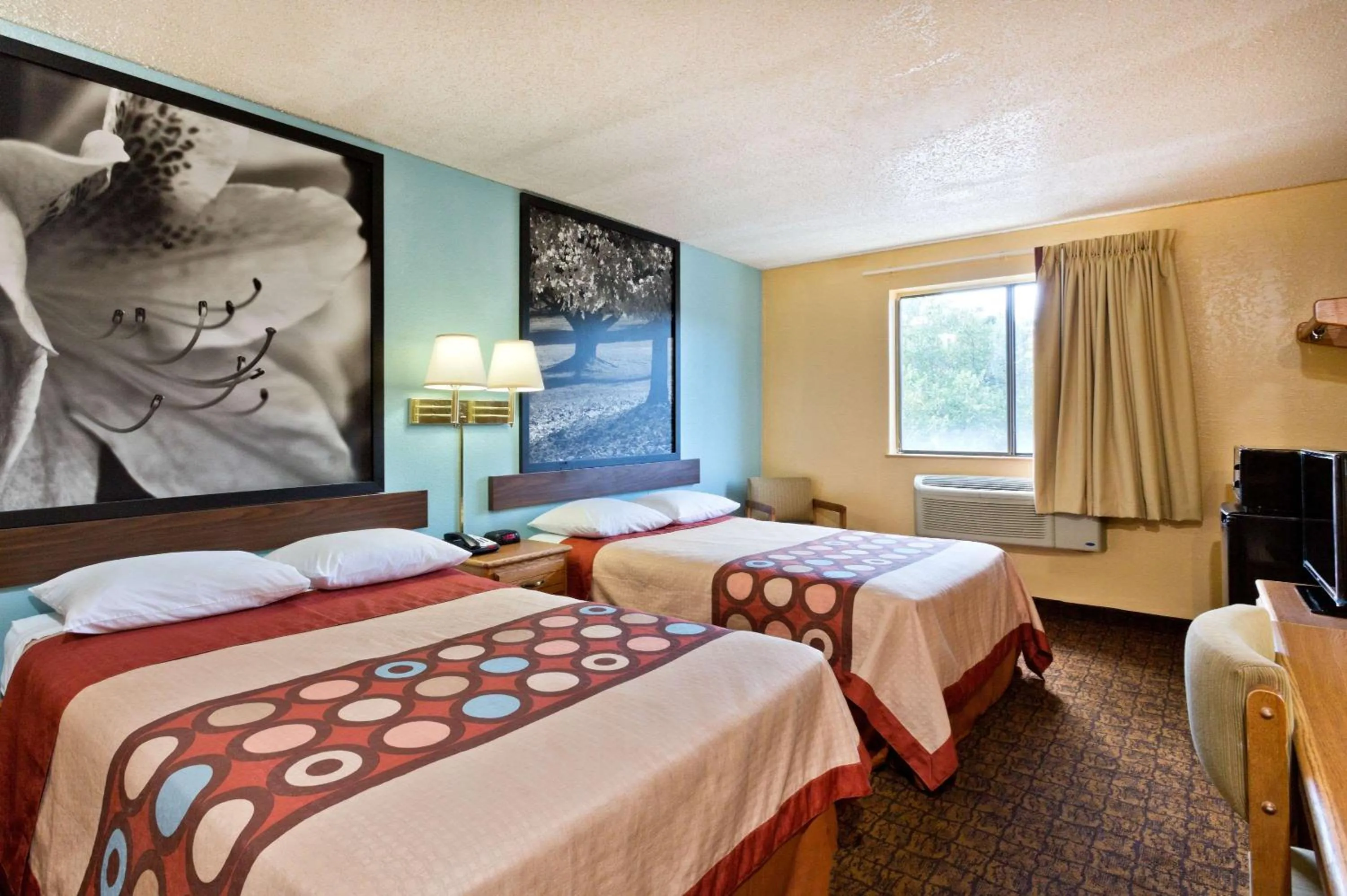 Photo of the whole room in Super 8 by Wyndham Lexington Park/California Area