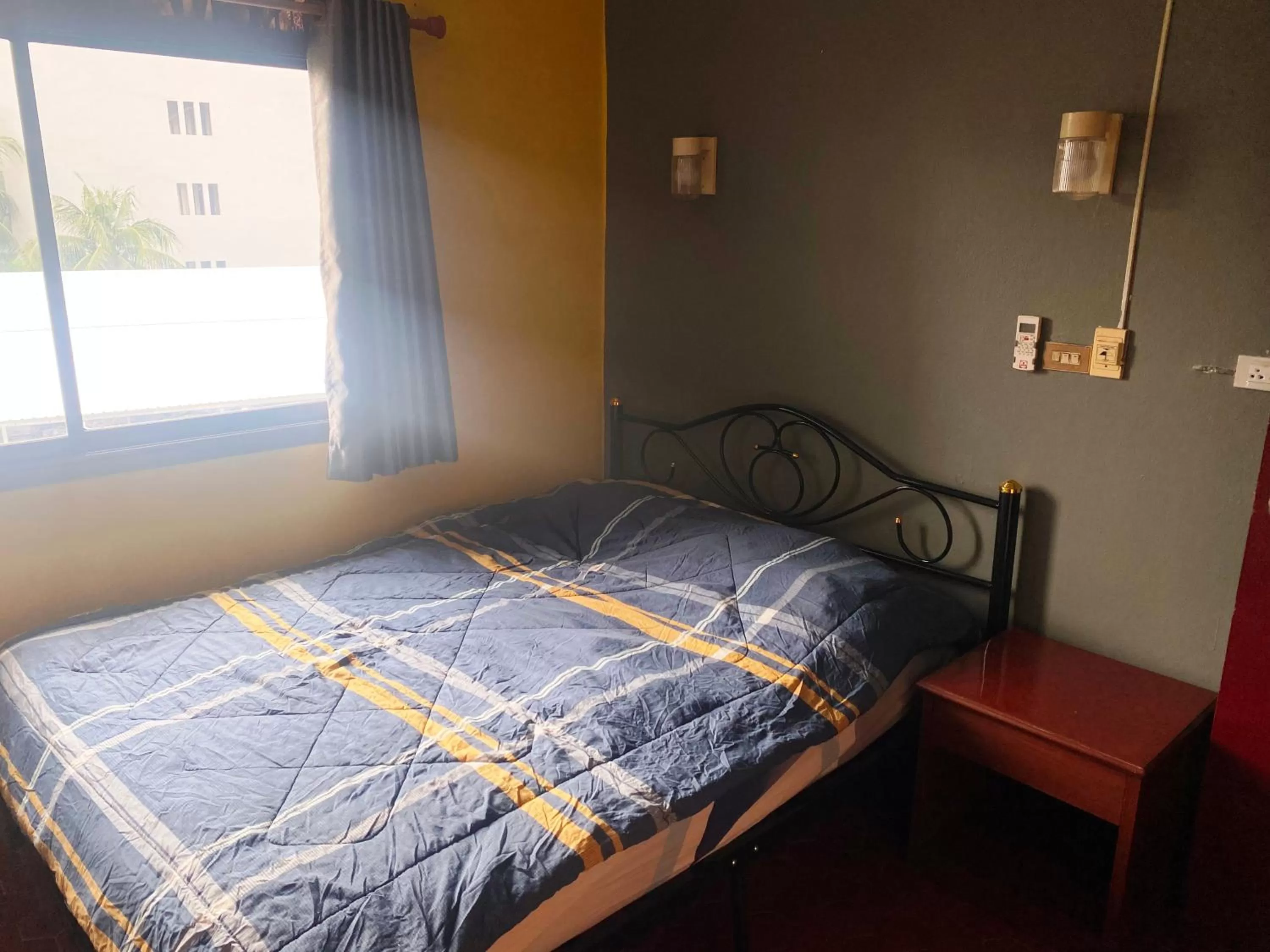 Bedroom, Bed in Riviera Beach