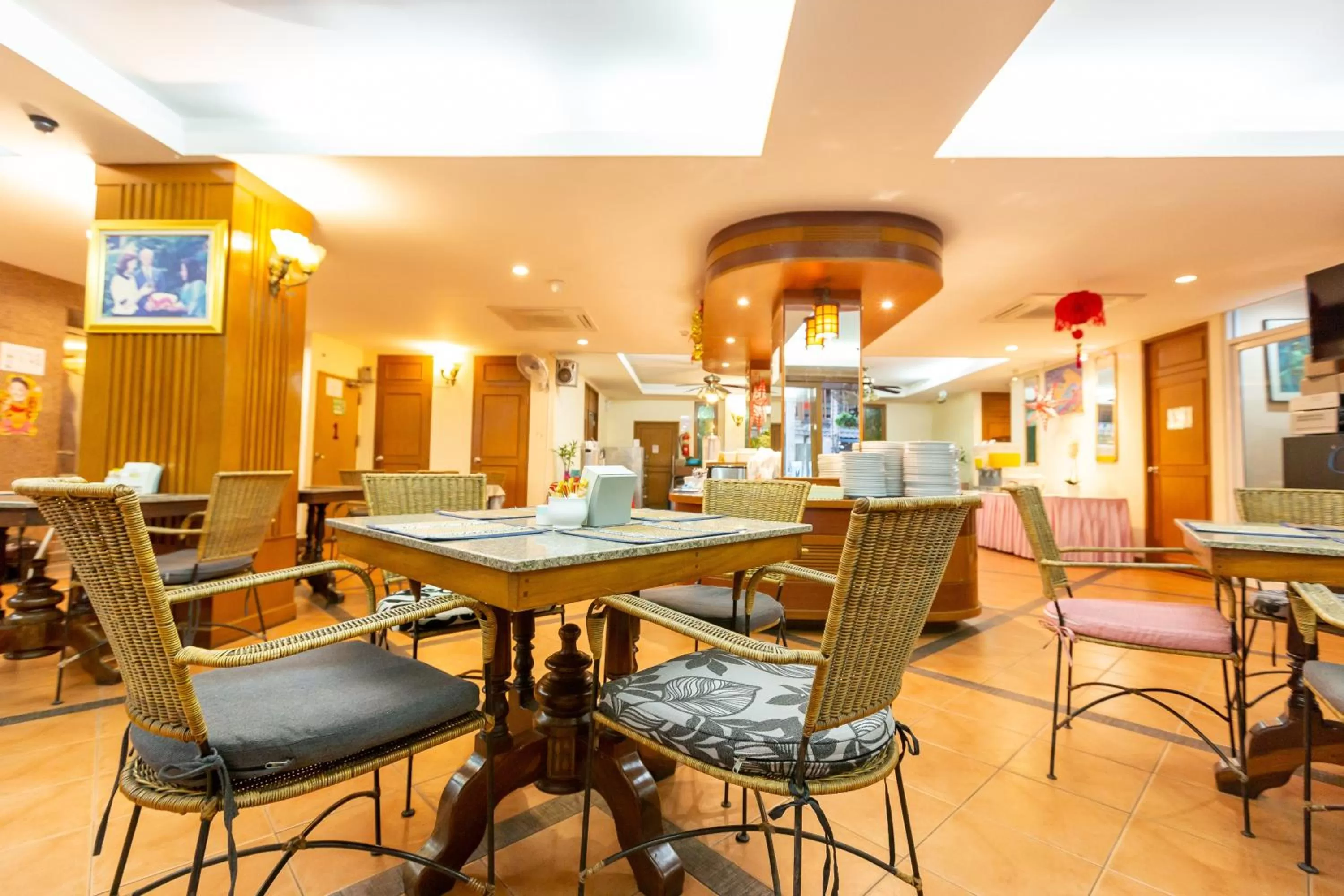 Restaurant/places to eat in Thipurai Beach Hotel