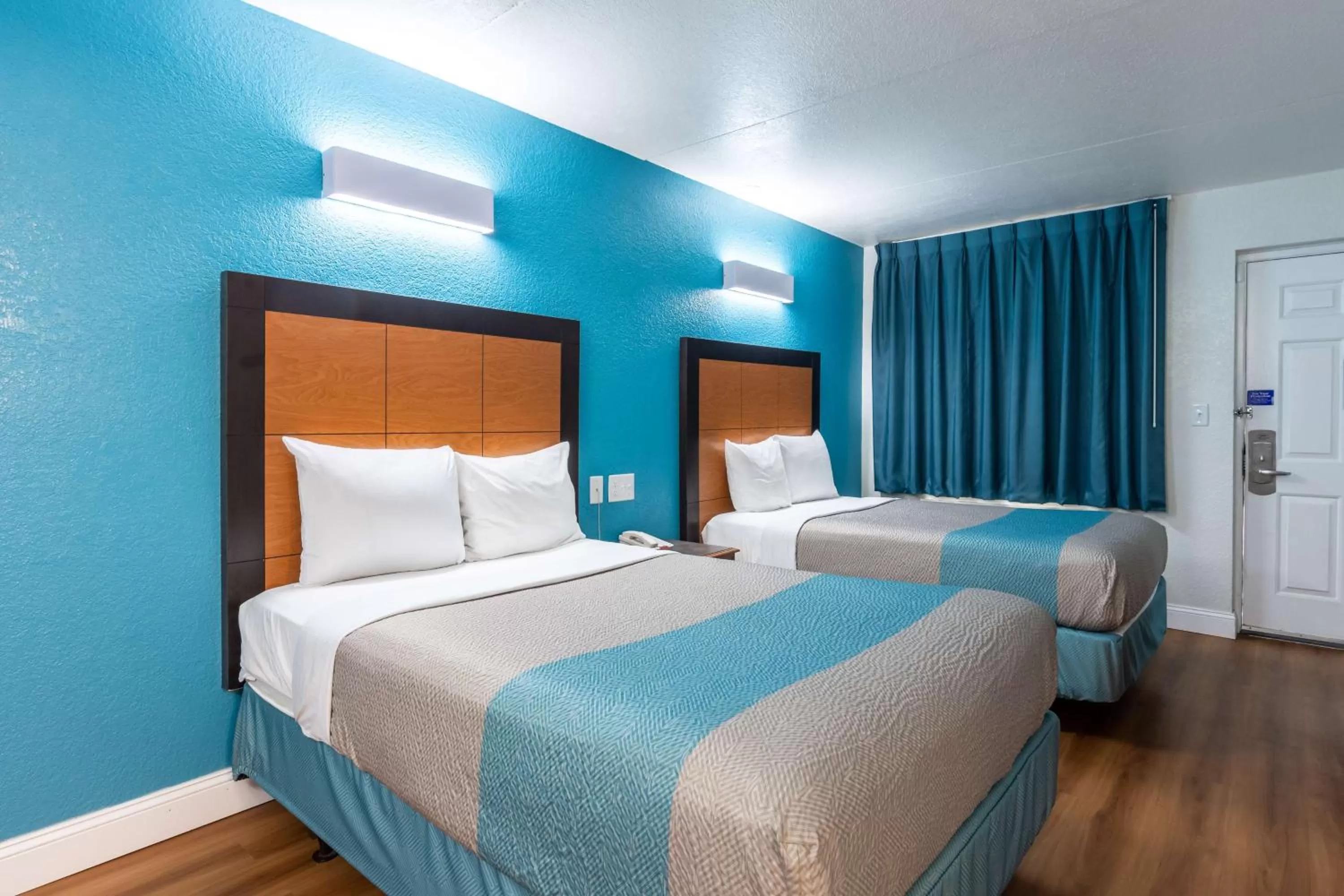 Photo of the whole room, Bed in Motel 6-North Little Rock, AR - McCain