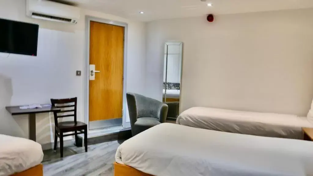 Economy Quadruple Room in Print Works Hotel Economy Quadruple Room in Print Works Hotel