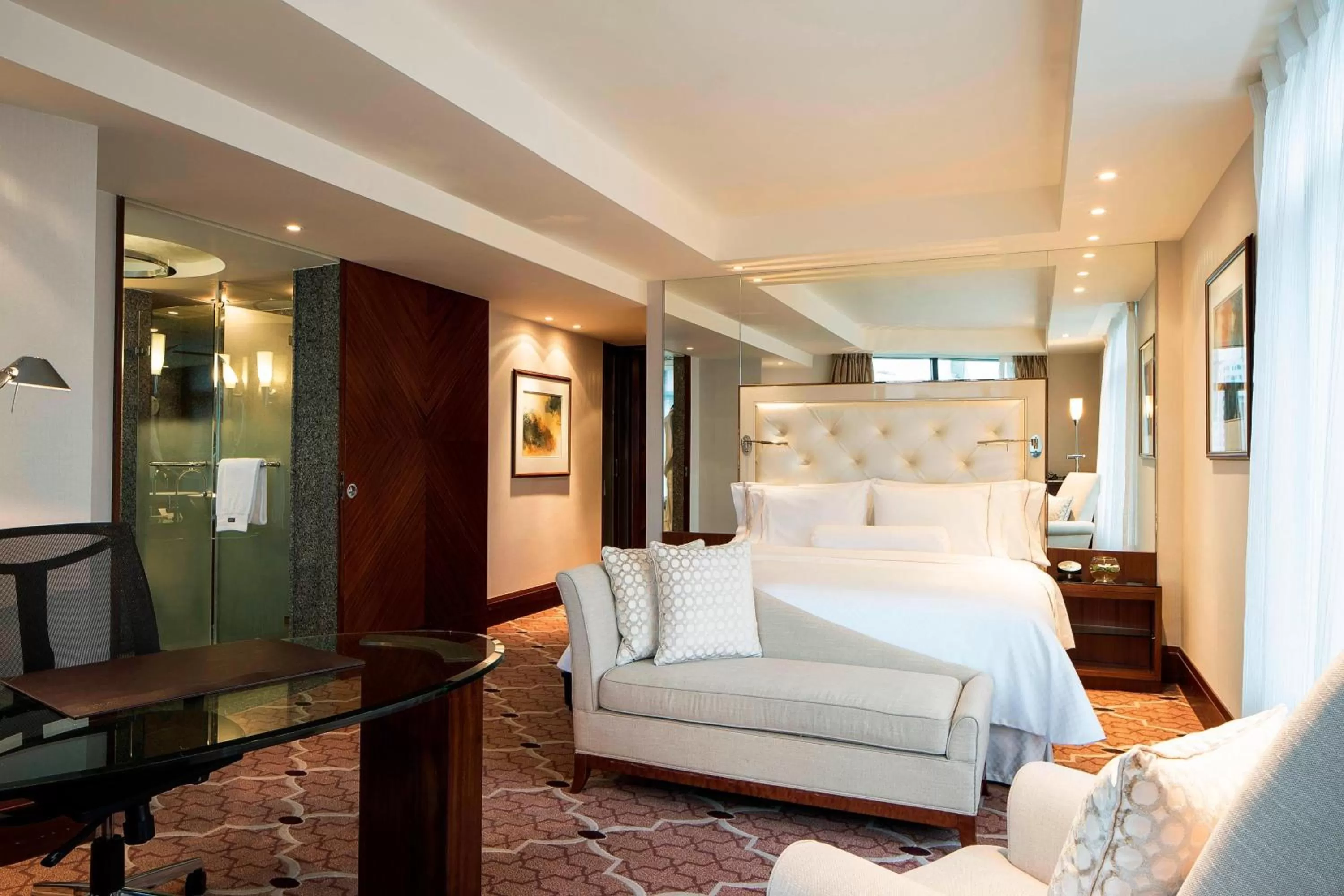 Photo of the whole room, Bed in The Westin Bund Center, Shanghai