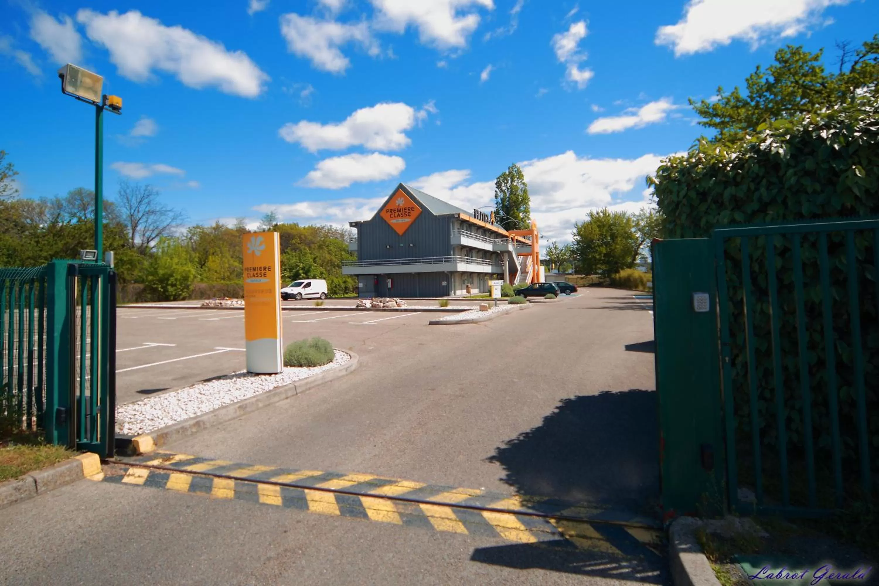 Garden in Premiere Classe Ales - Anduze