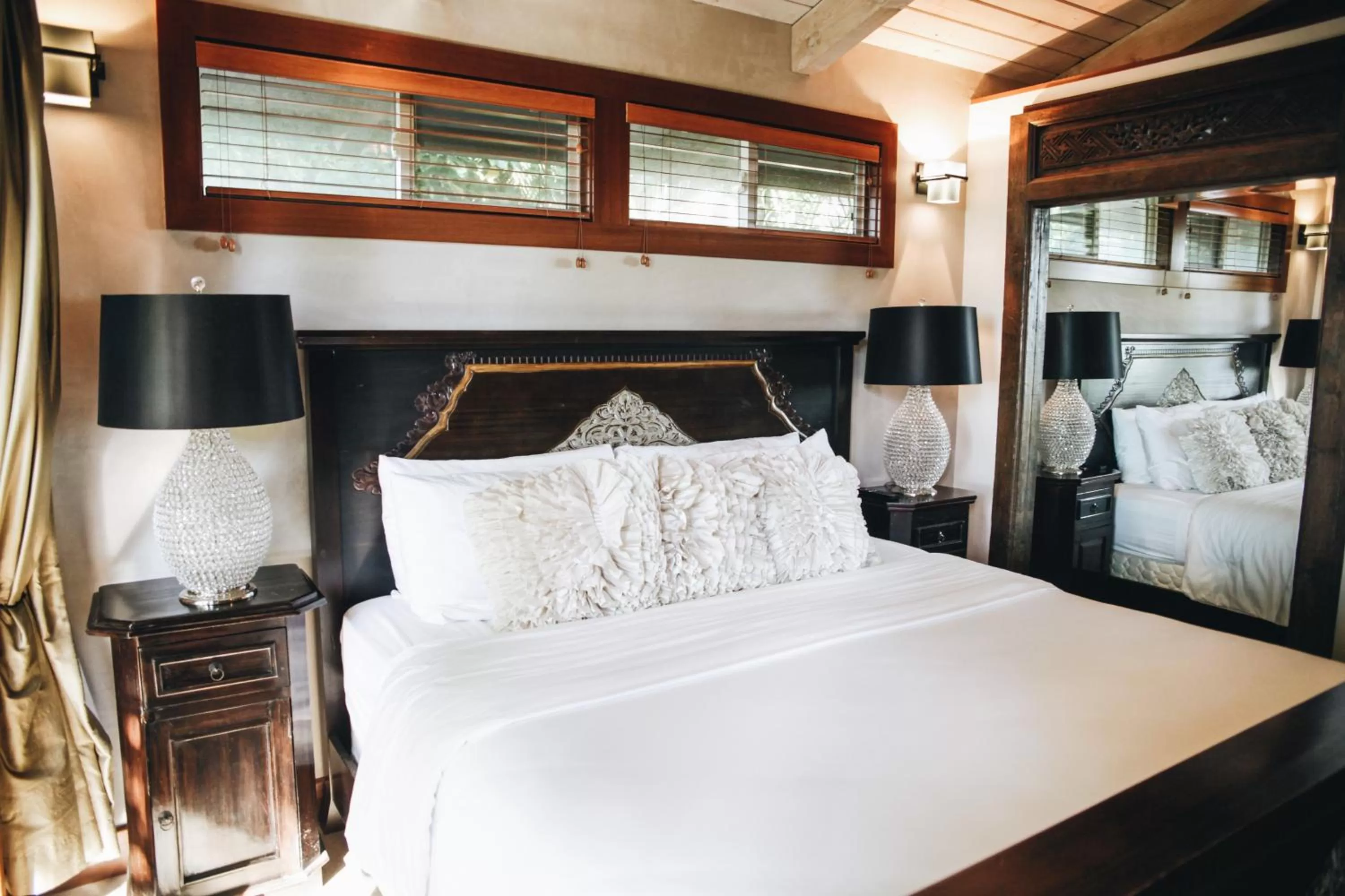 Bedroom, Bed in Paia Inn