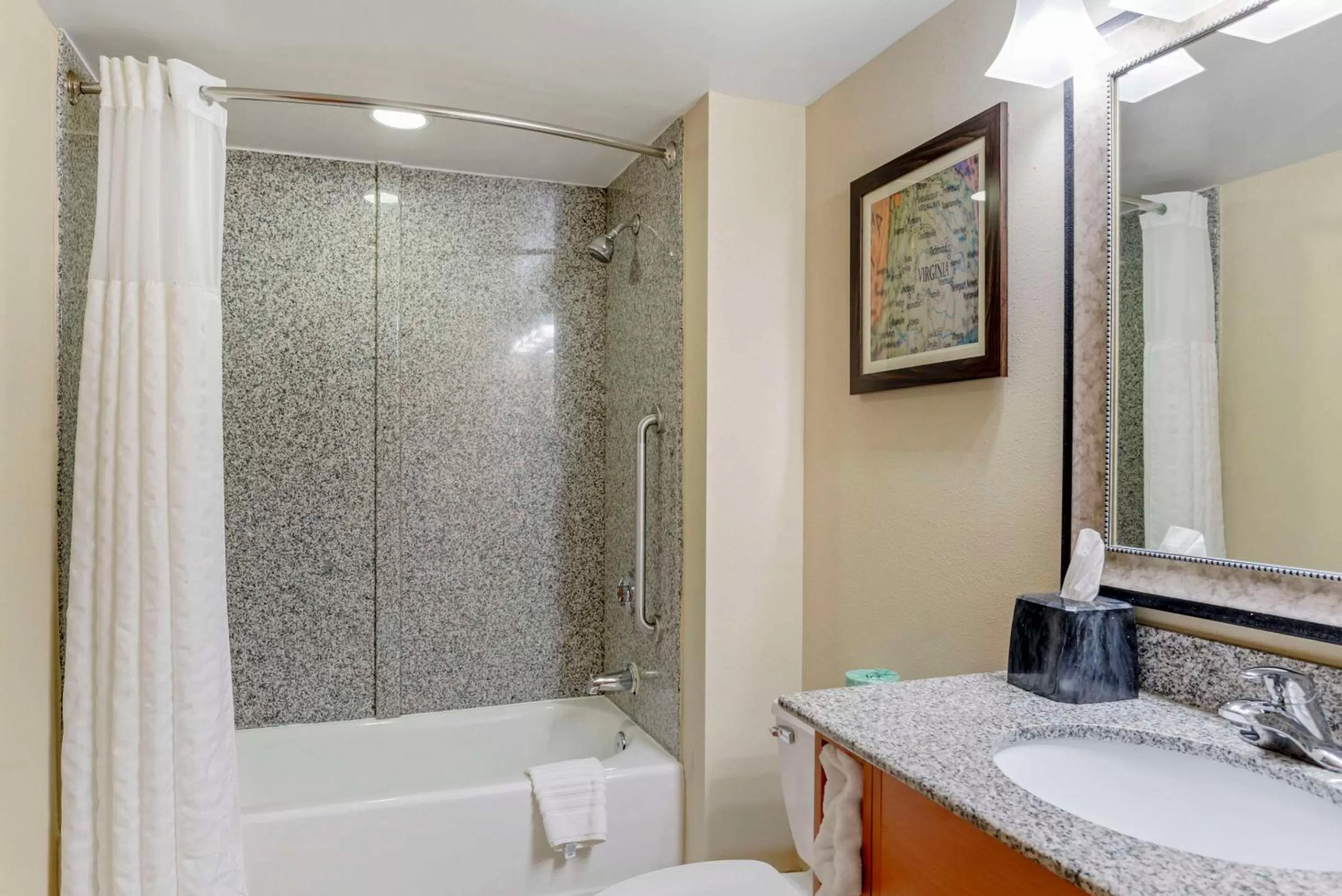 Bedroom in Comfort Suites At Virginia Center Commons