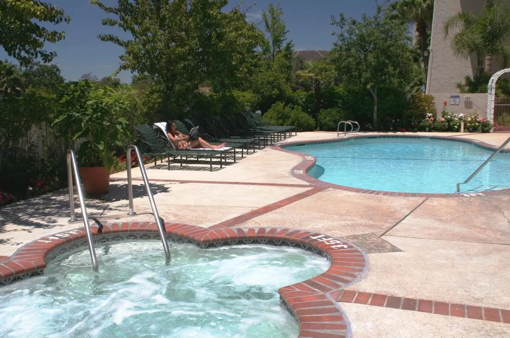 Swimming pool in Best Western Plus Thousand Oaks Inn
