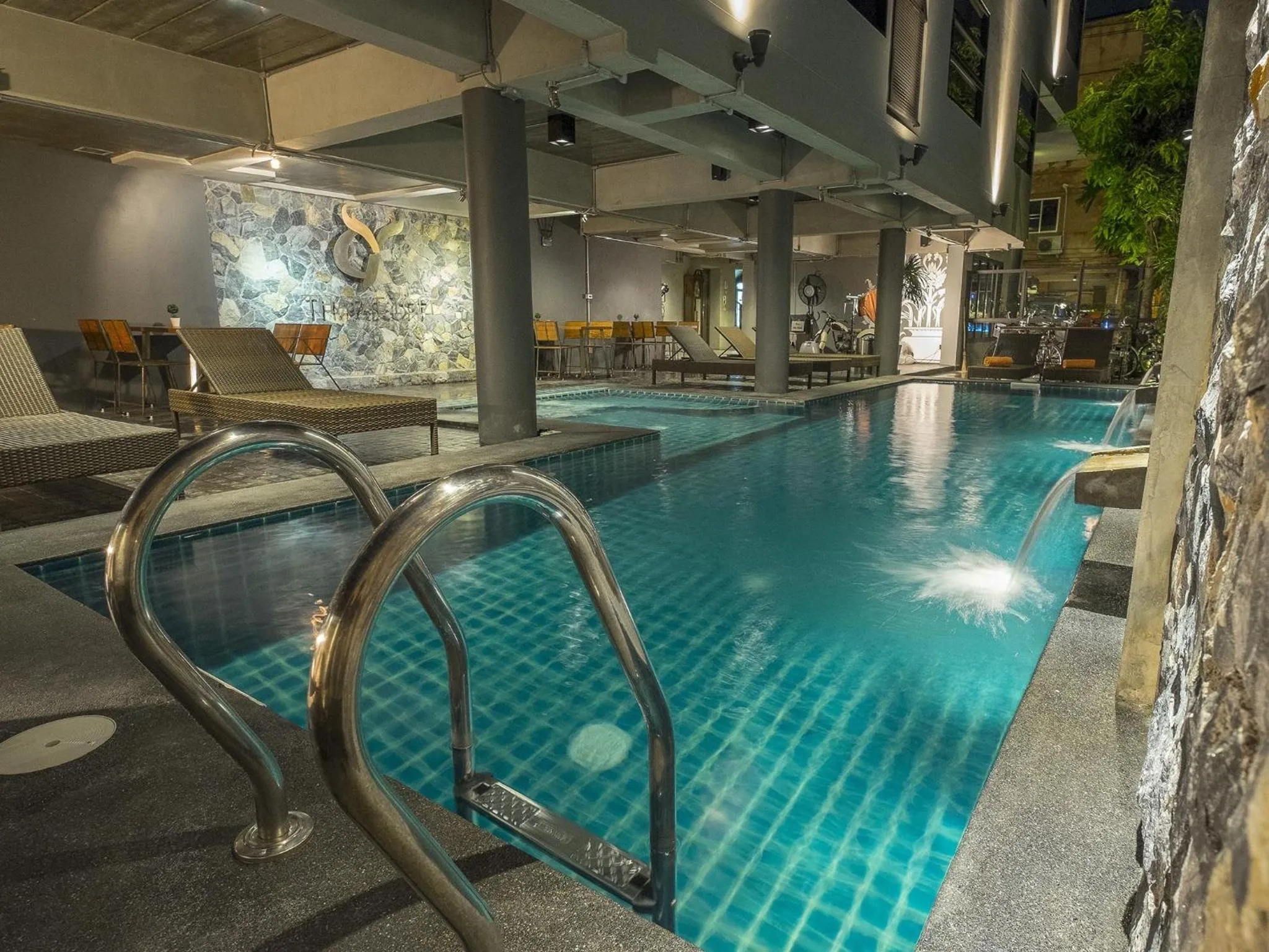 Swimming pool in Thapae Loft