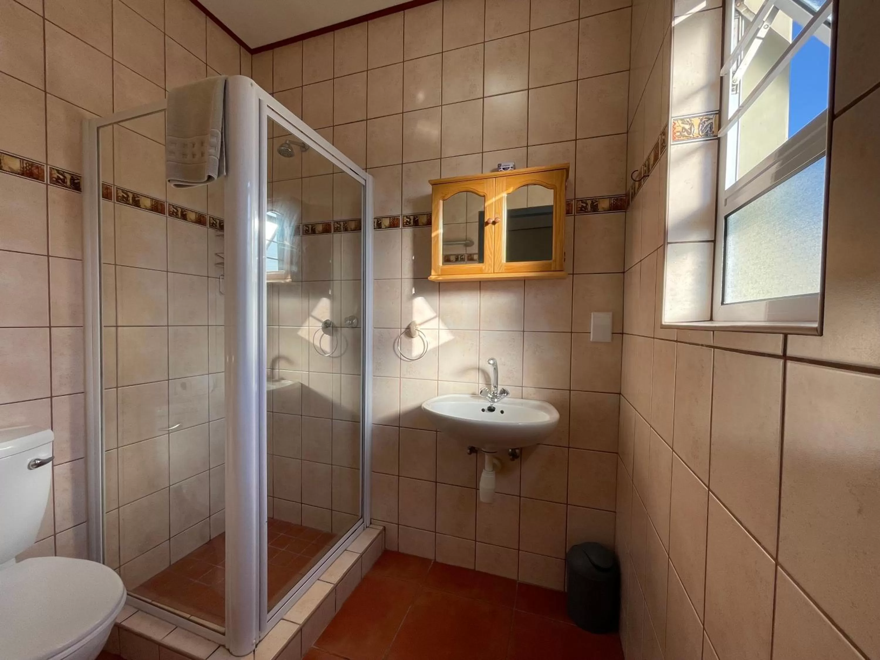 Bathroom in Bushbabies-Inn Self-Catering Accommodation