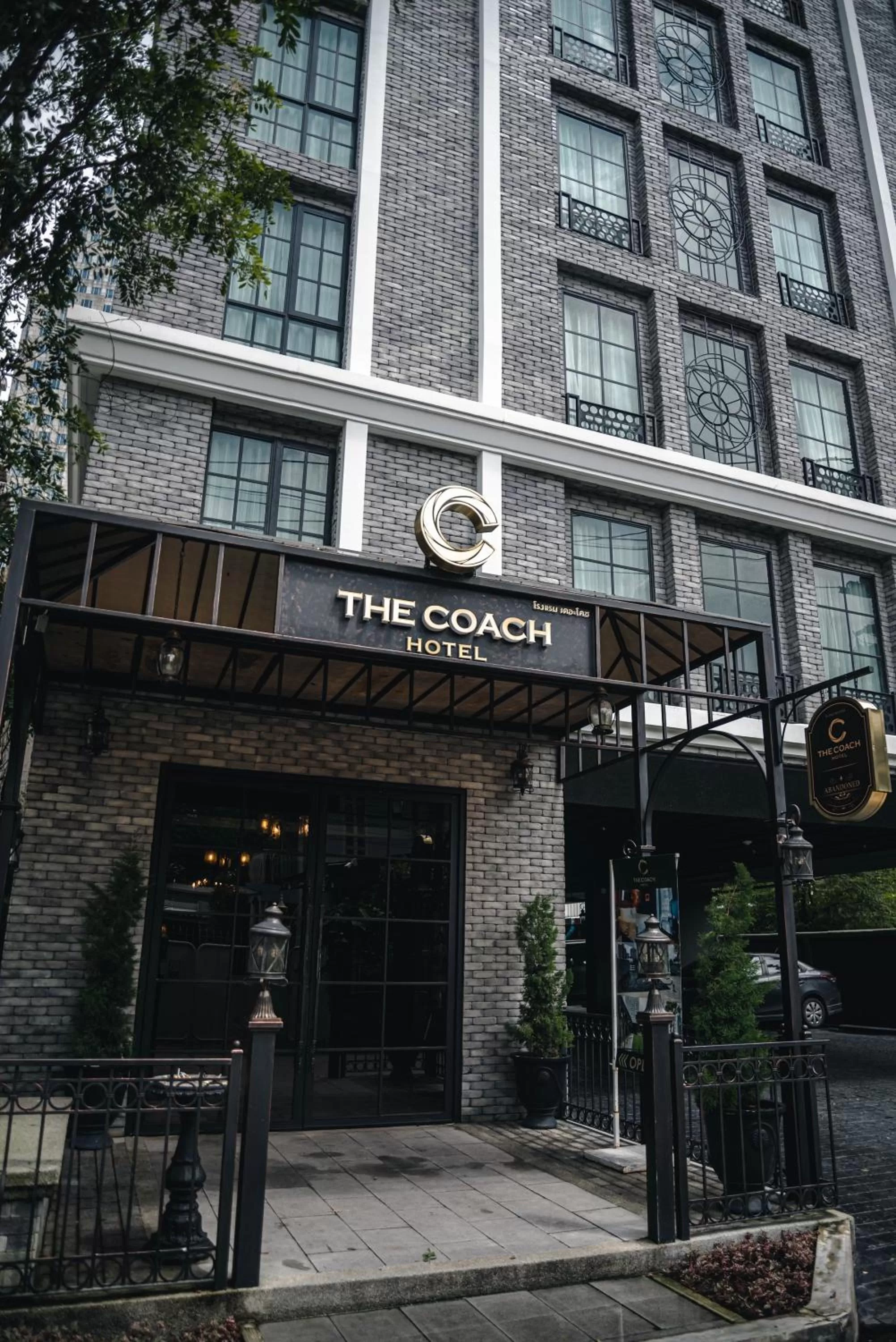 Property building in The Coach Hotel Sukhumvit - Asok BTS Bangkok