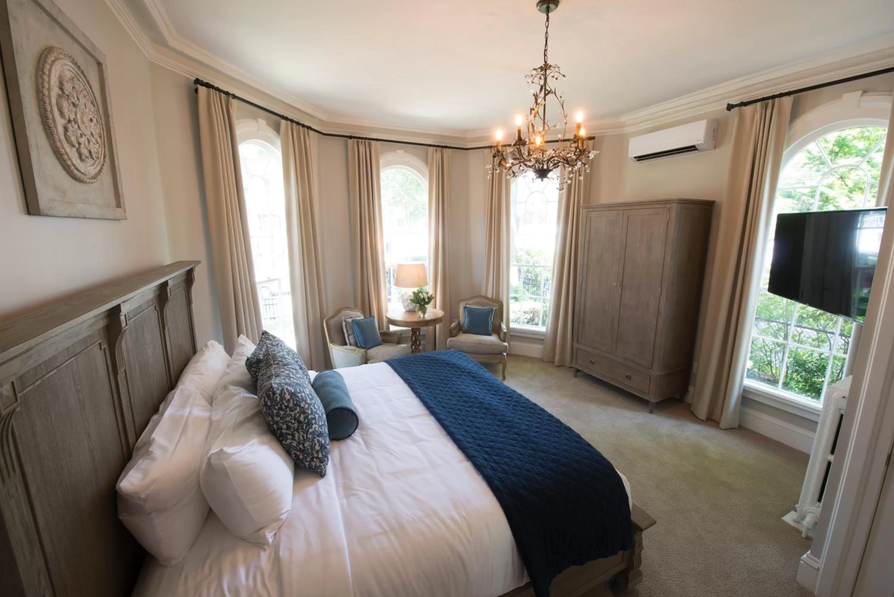 Bed in Serenity Inn Newport