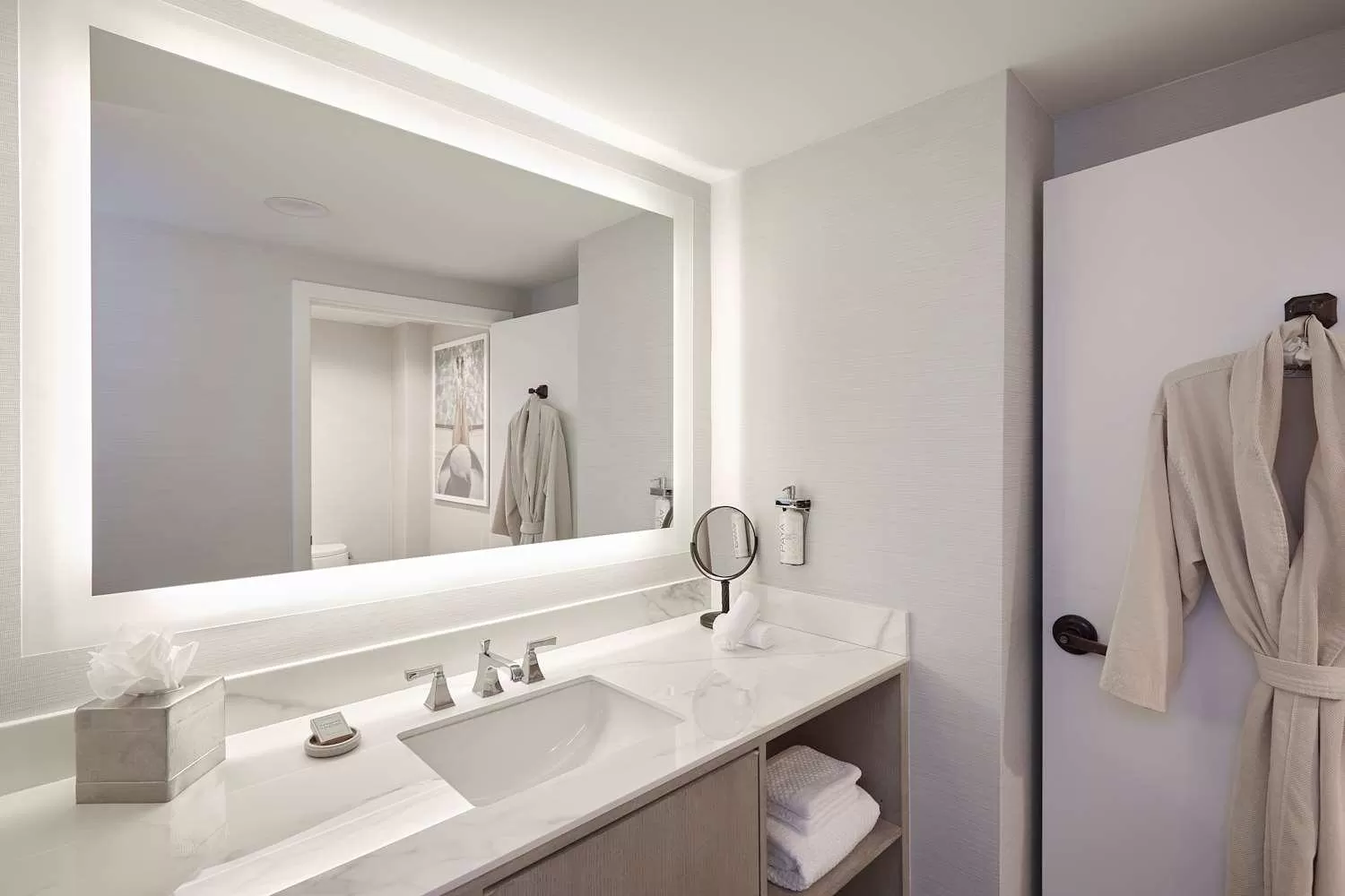 Bed in The Waterfront Beach Resort, A Hilton Hotel