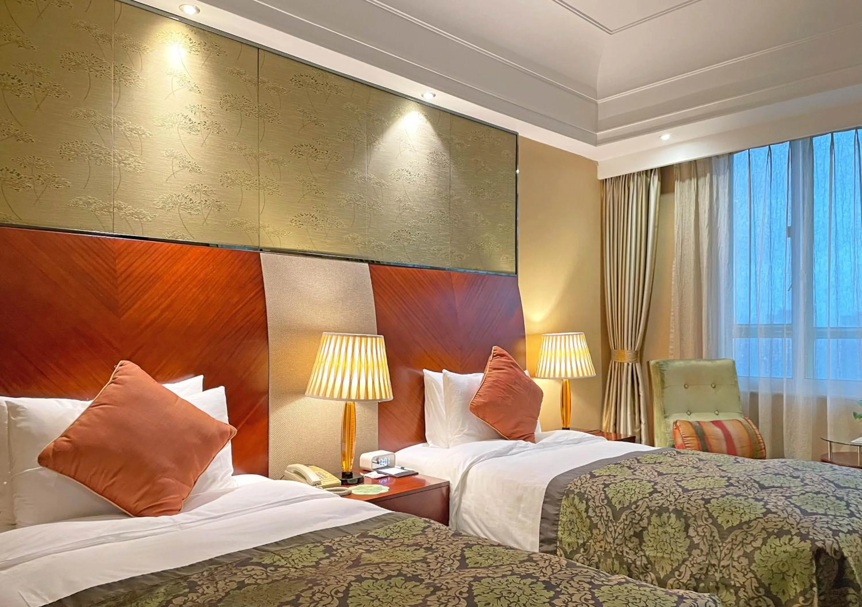 Bed in Merry Hotel Shanghai (Former Rendezvous Merry Hotel Shanghai)