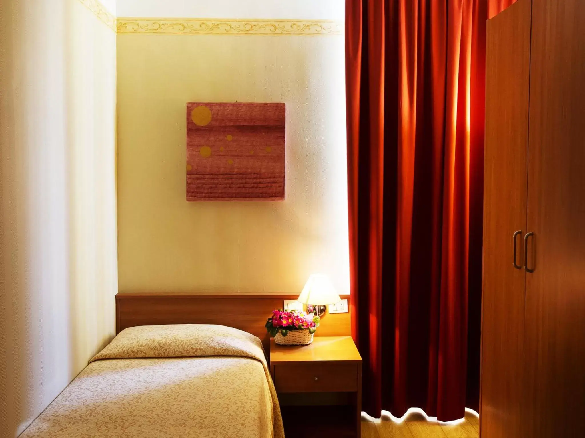 Economy Single Room in Hotel Fortuna Economy Single Room in Hotel Fortuna