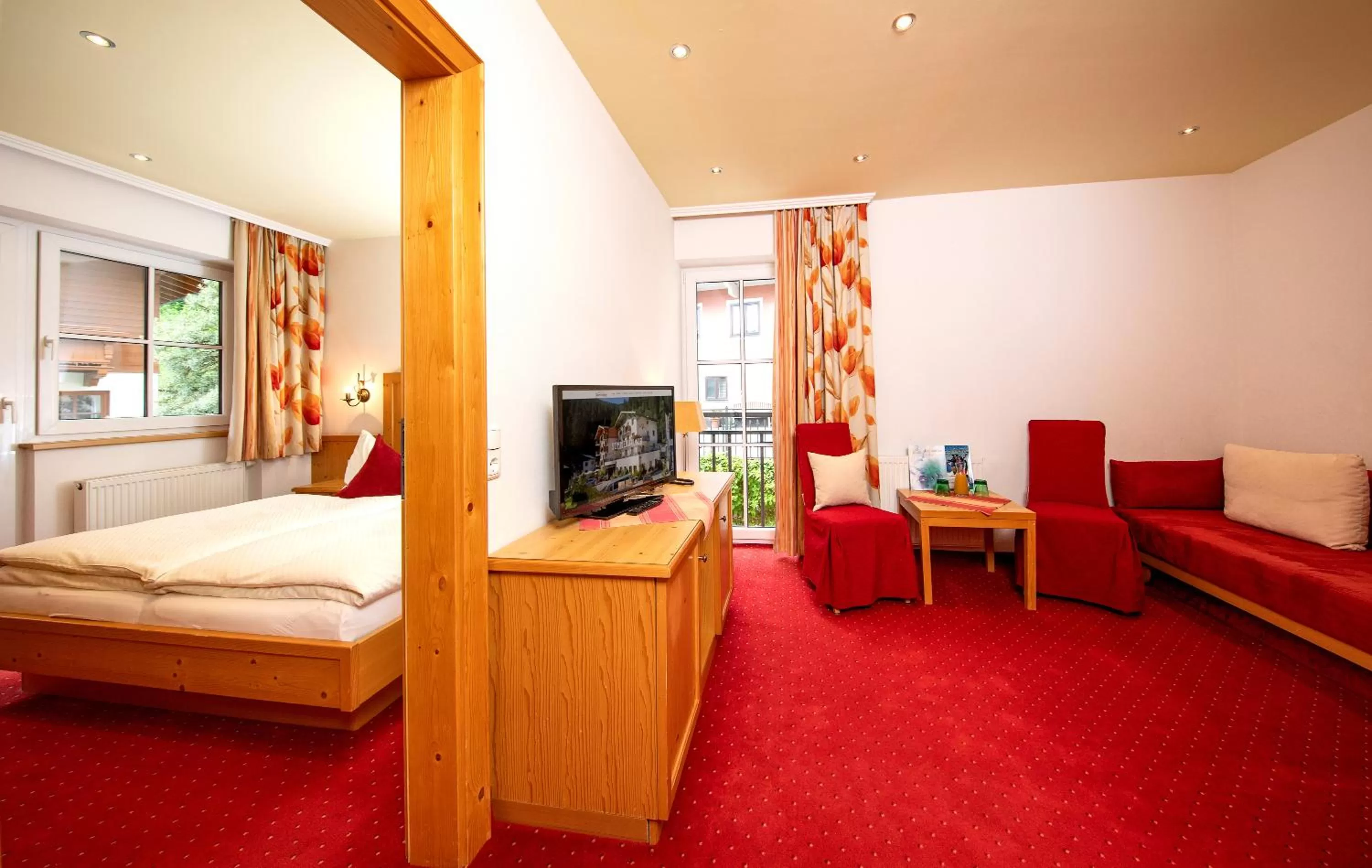 Photo of the whole room, Bed in Hotel Der Schmittenhof