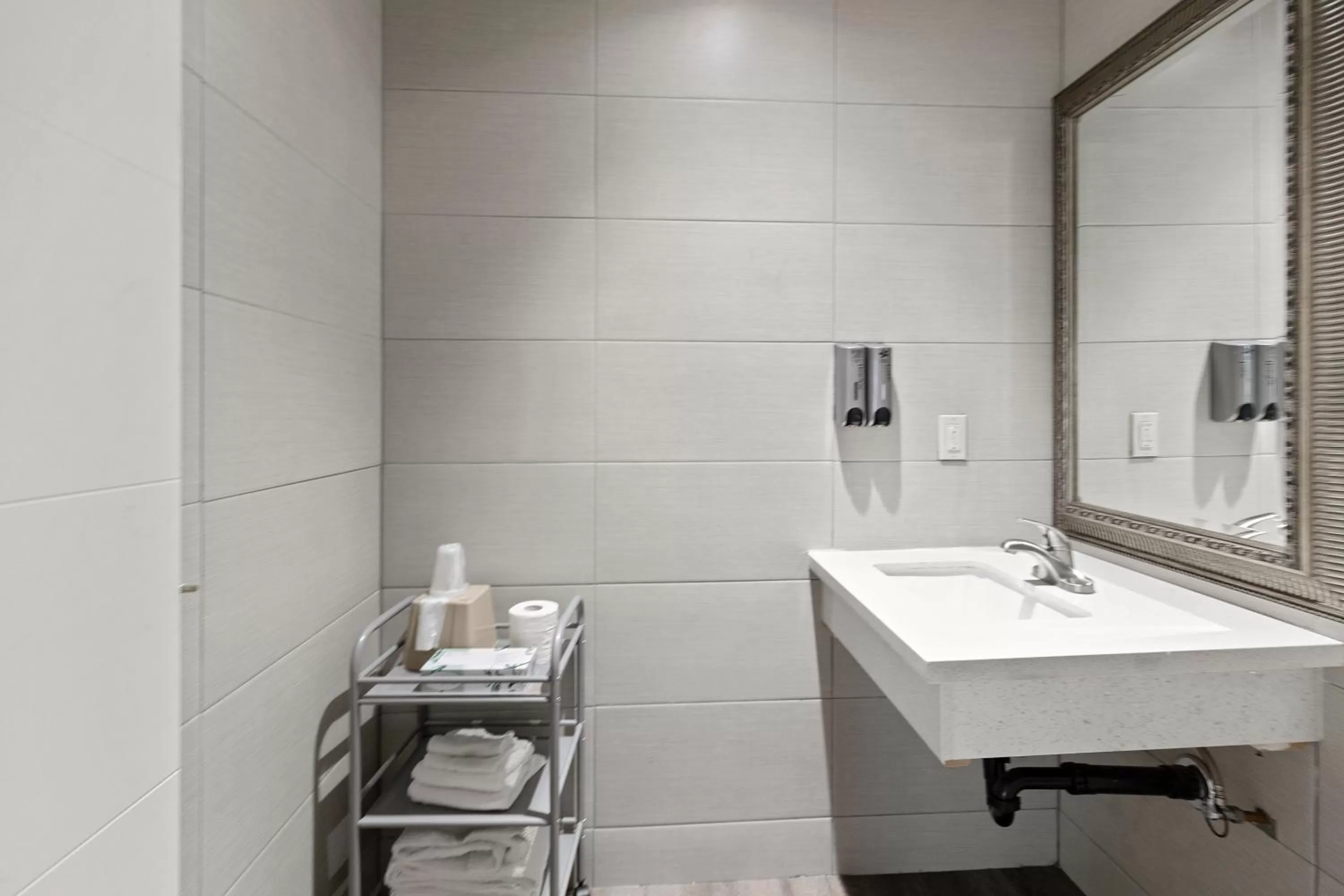 Le Blanc Inn & Suites