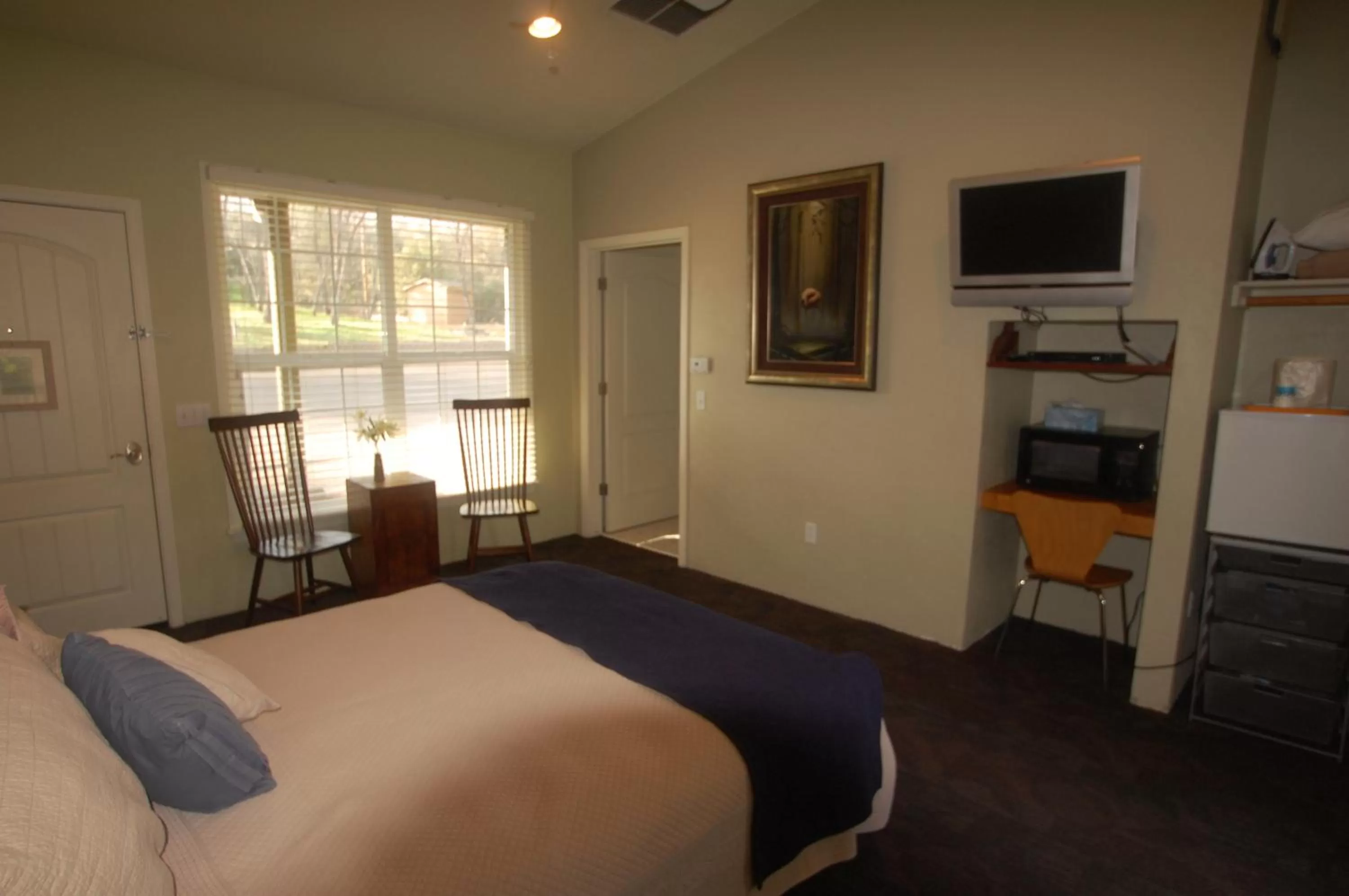 Bed in Queen's Inn By The River