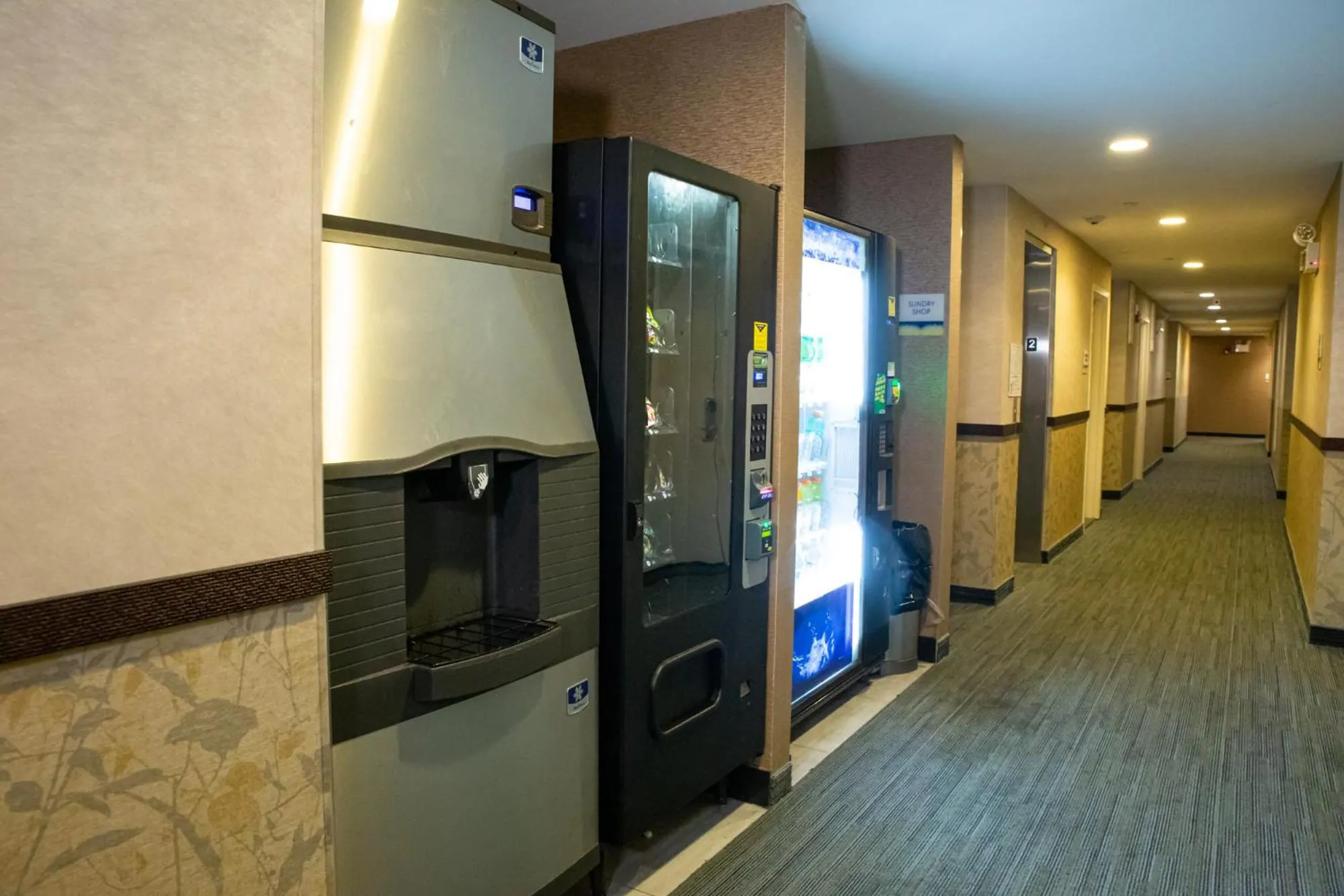 vending machine in 7 Days Hotel