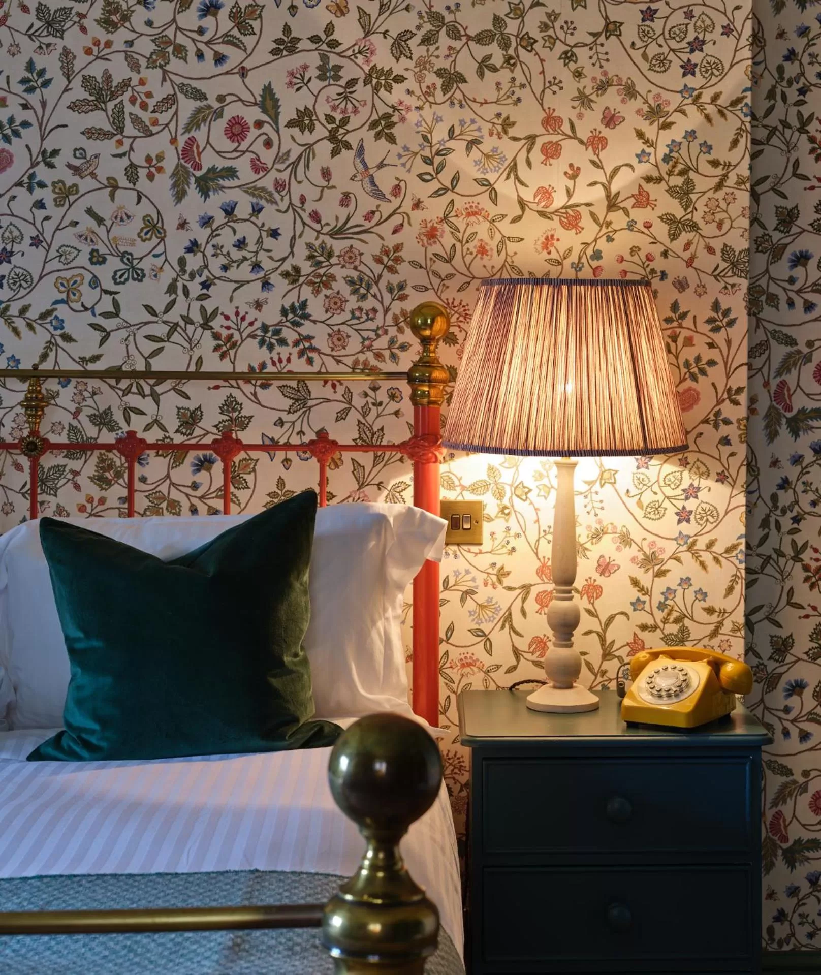 Bedroom, Bed in Old Bell Hotel