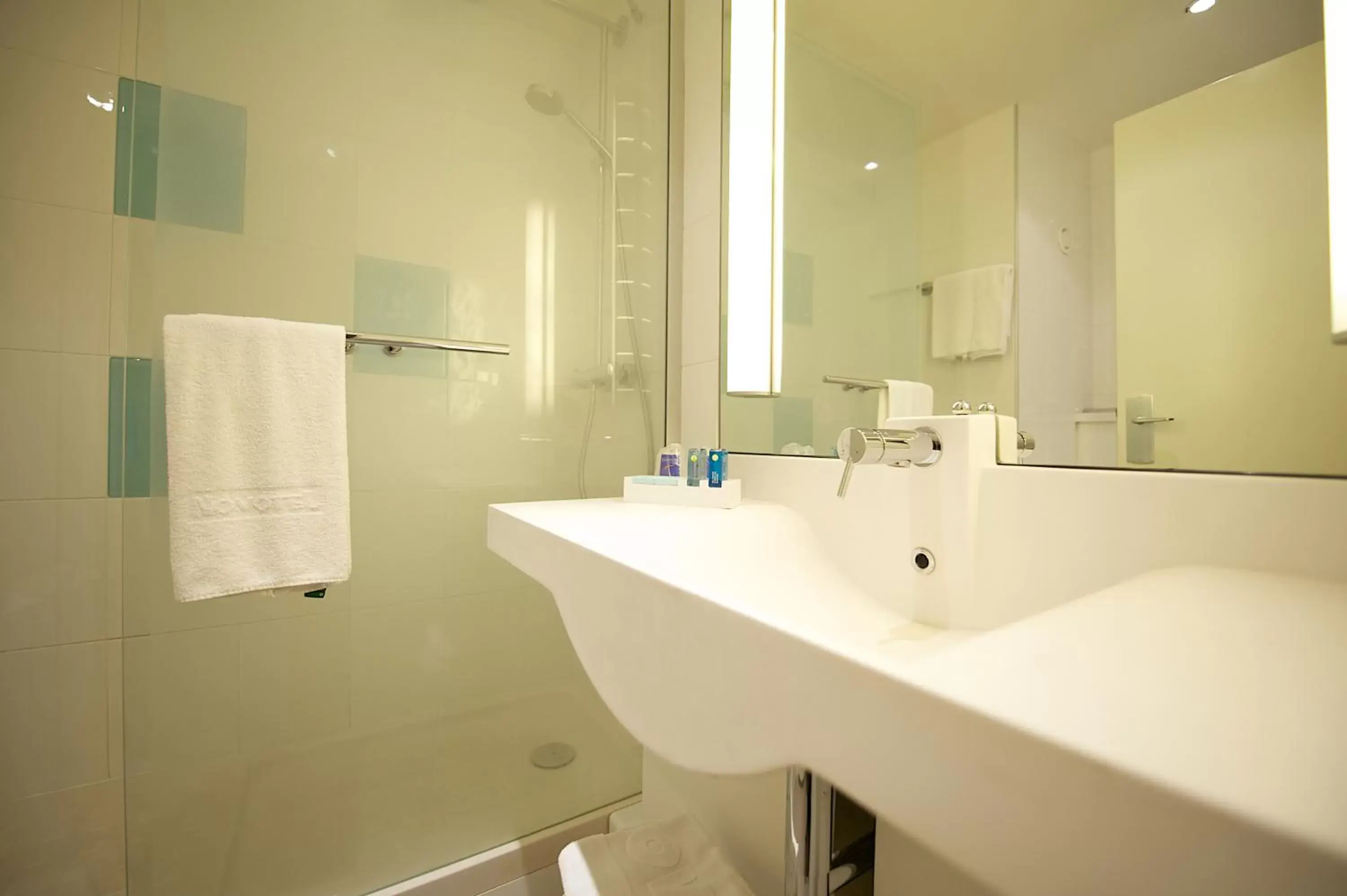 Executive Room with Double Bed and Sofa in Hotel Novotel Genova City Executive Room with Double Bed and Sofa in Hotel Novotel Genova City