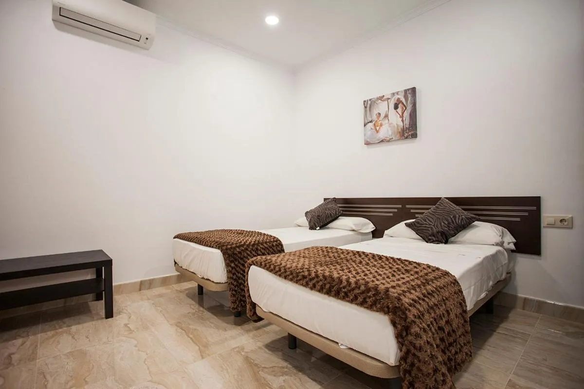 Bed in Hostal Rincón de Sol - Centro Madrid - Self Checkin