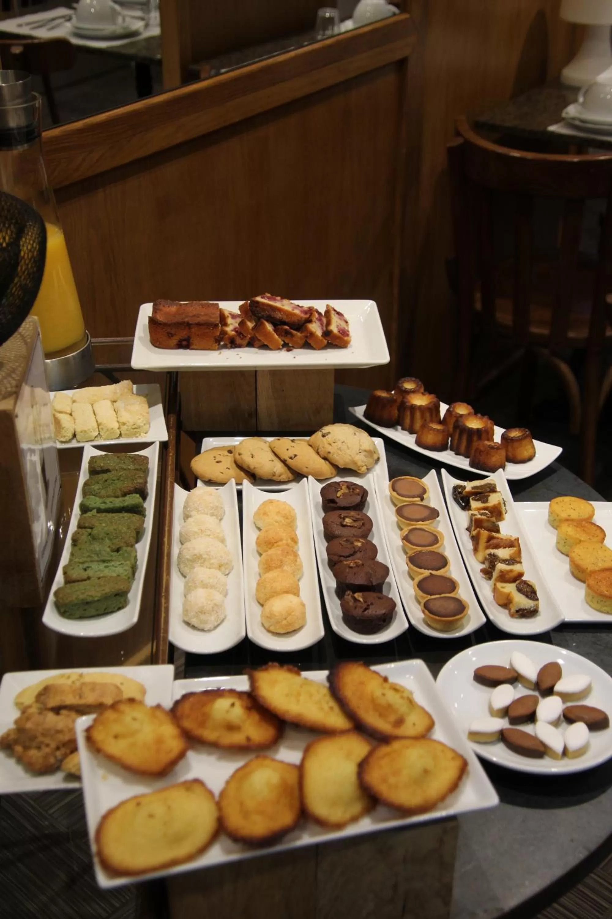 Buffet breakfast in Garlande Hôtel Avignon Centre