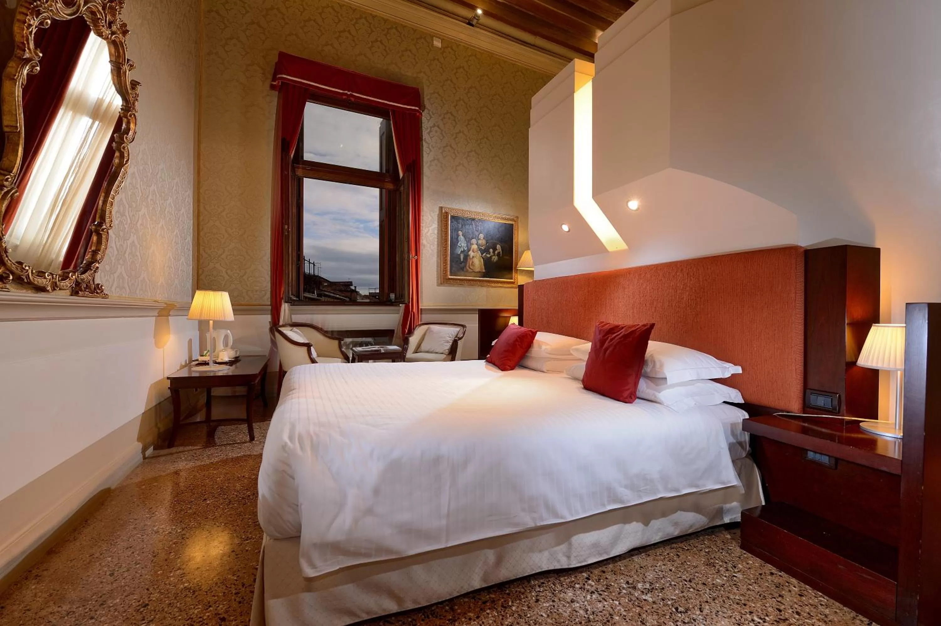 Photo of the whole room, Bed in Ruzzini Palace Hotel