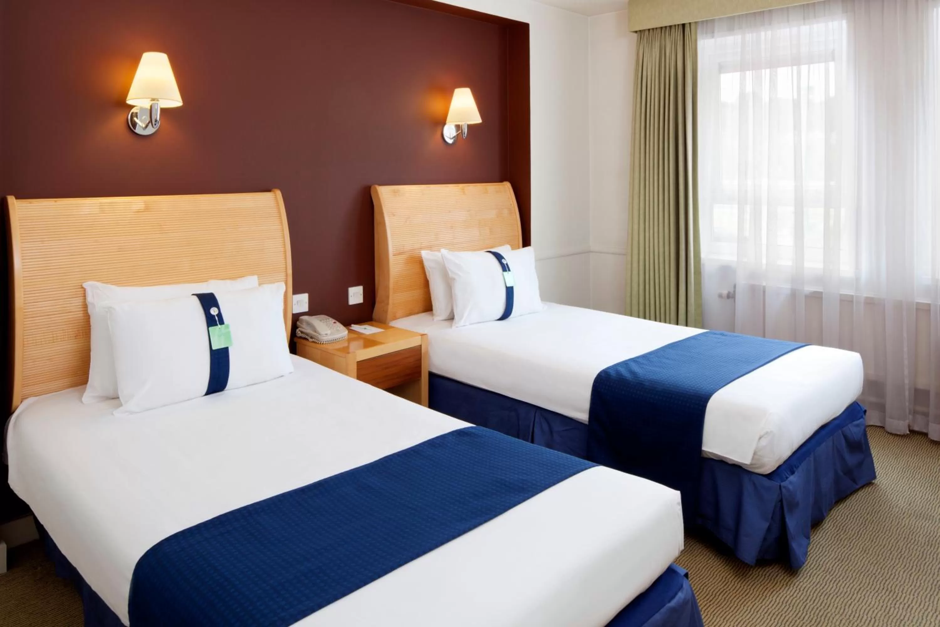 Bed in Holiday Inn Maidstone-Sevenoaks by IHG