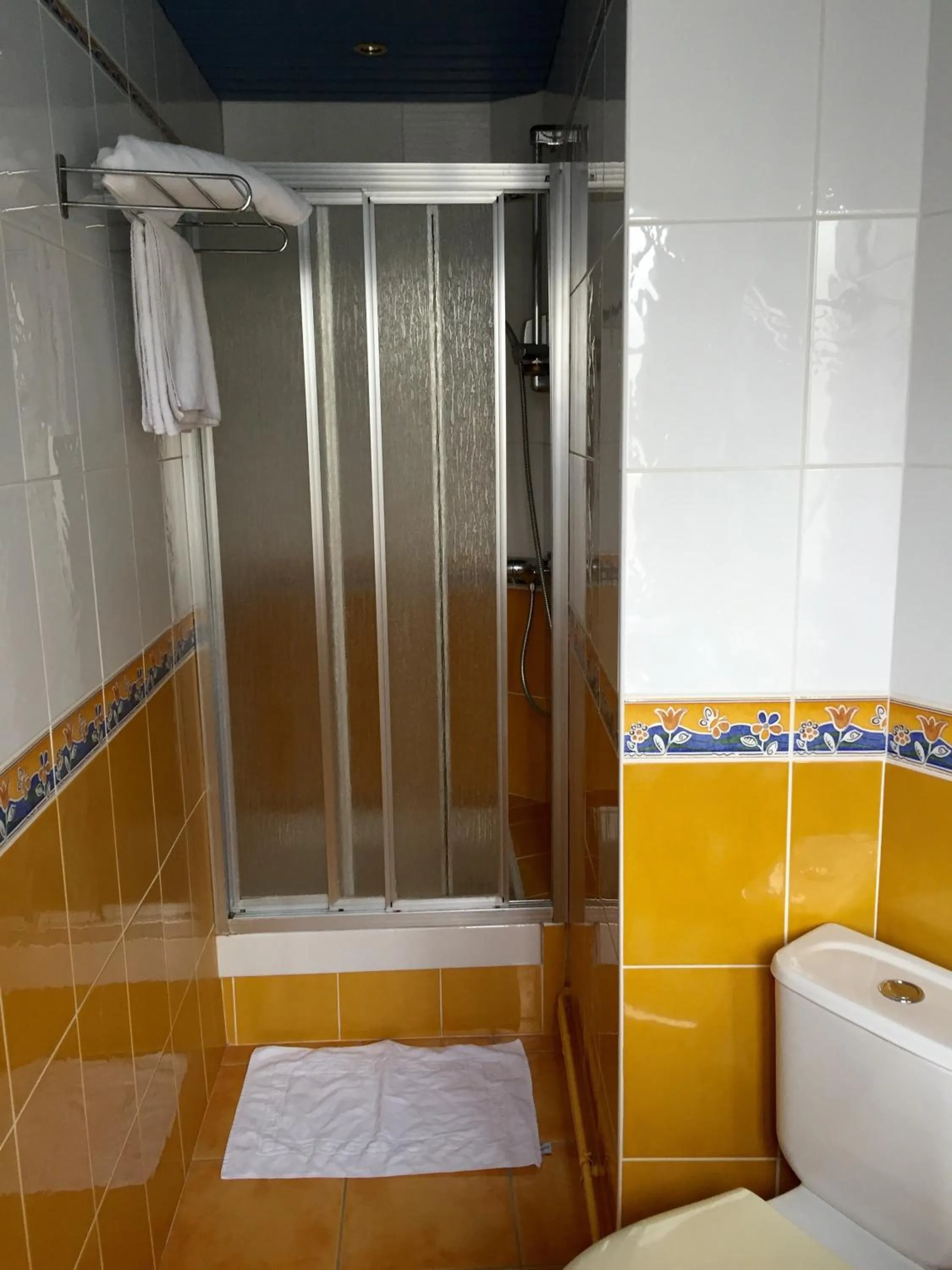 Bathroom in Hotel de Normandie