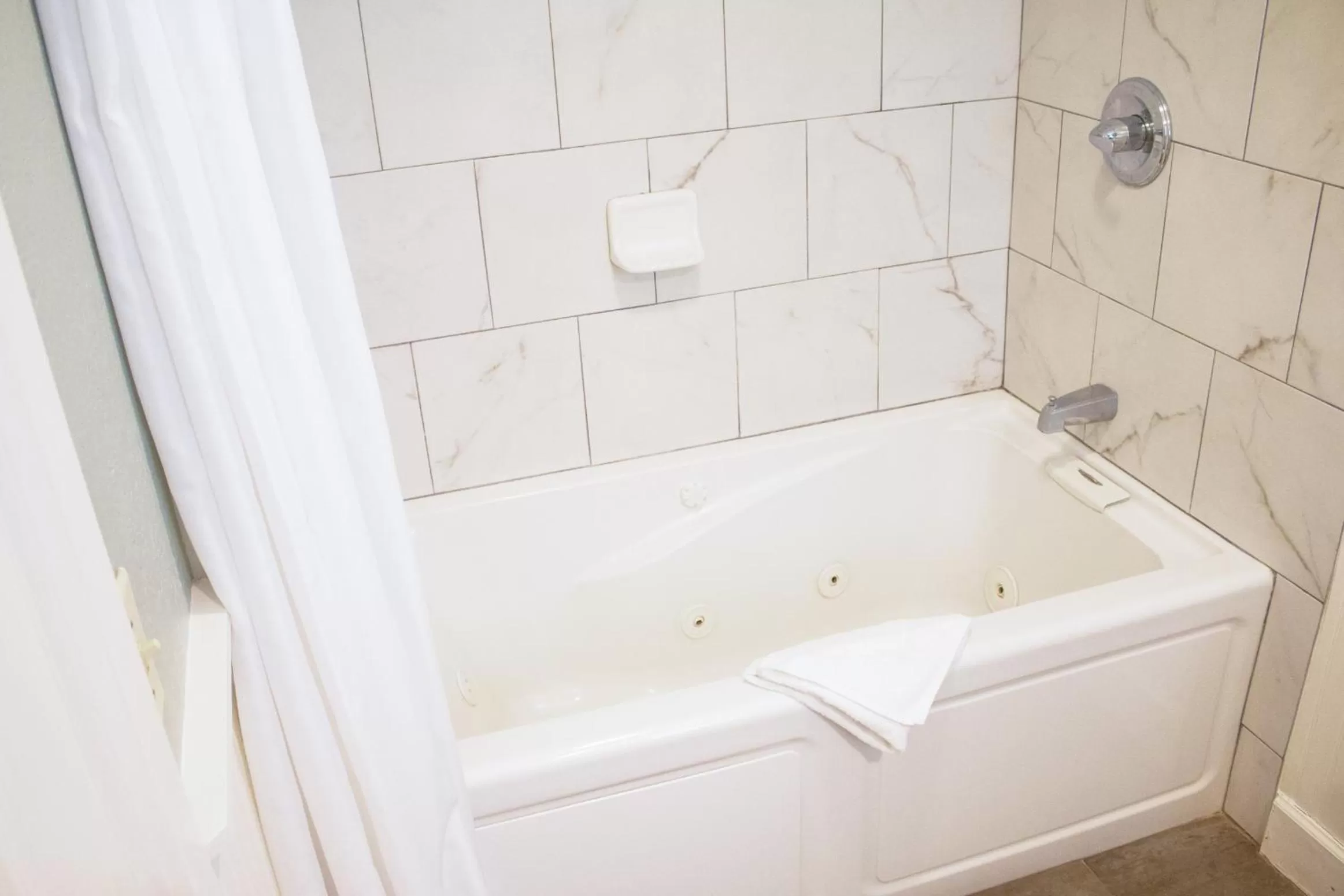 Bathroom in Ocean Echo Inn & Beach Cottages