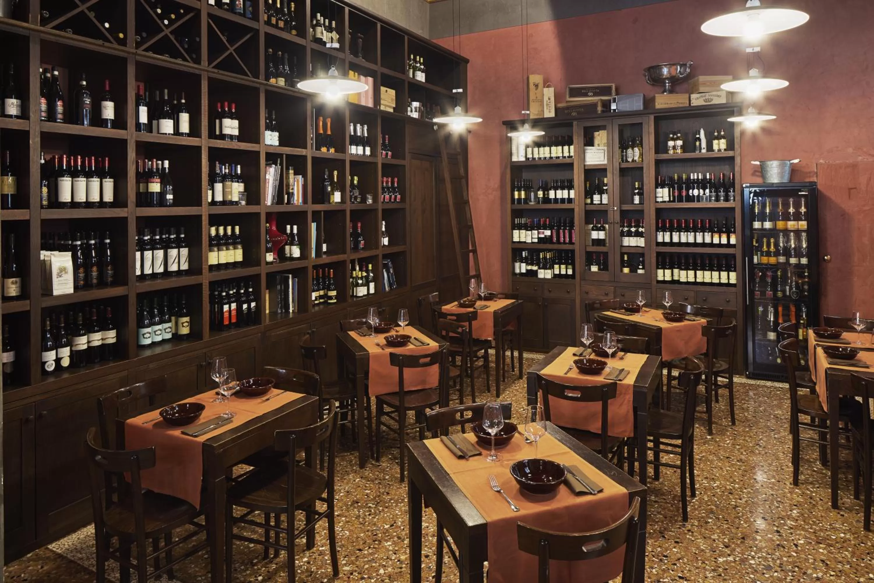 Restaurant/places to eat in Albergo Cappello