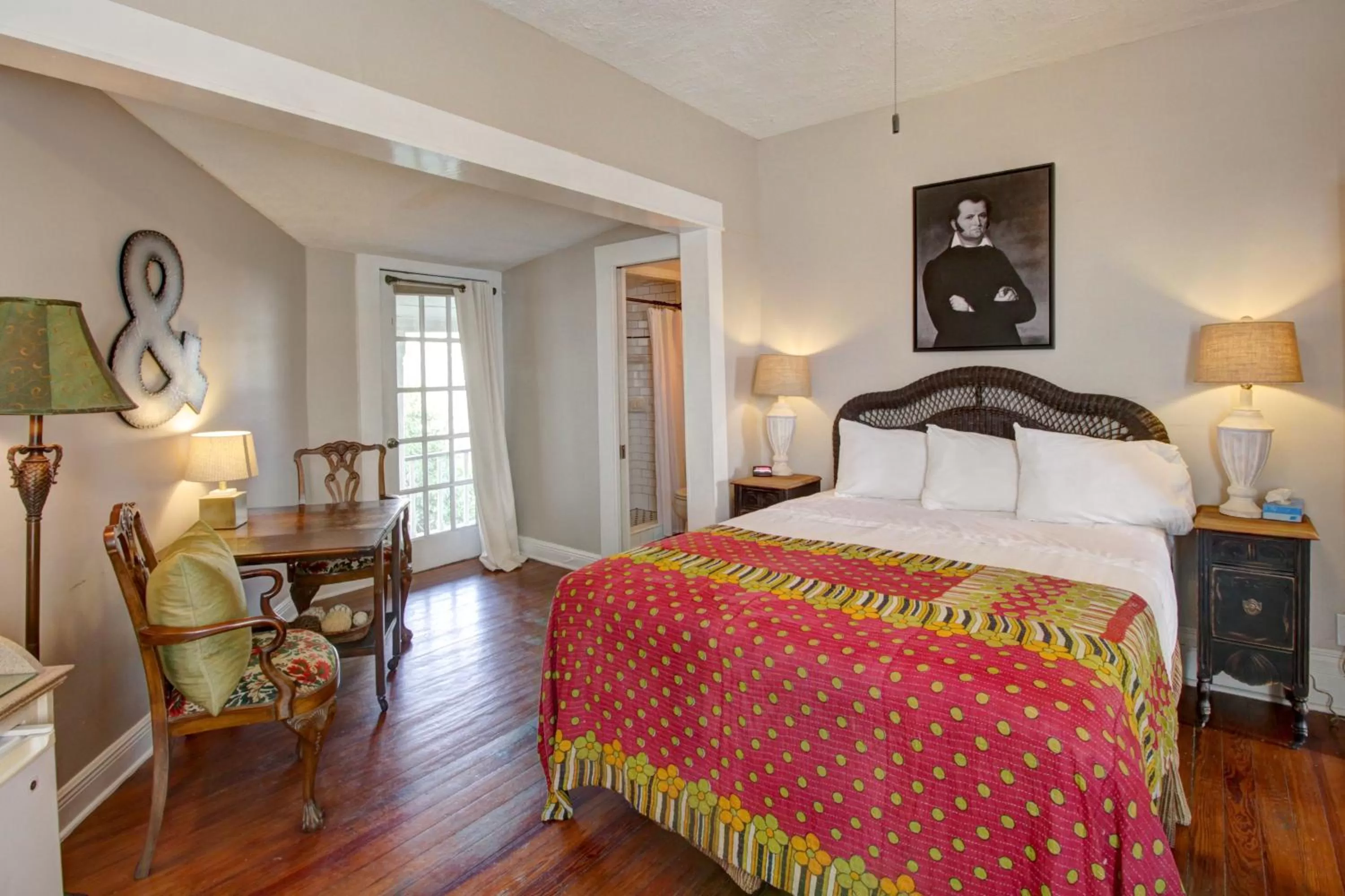 Shower, Bed in Inn on the Riverwalk