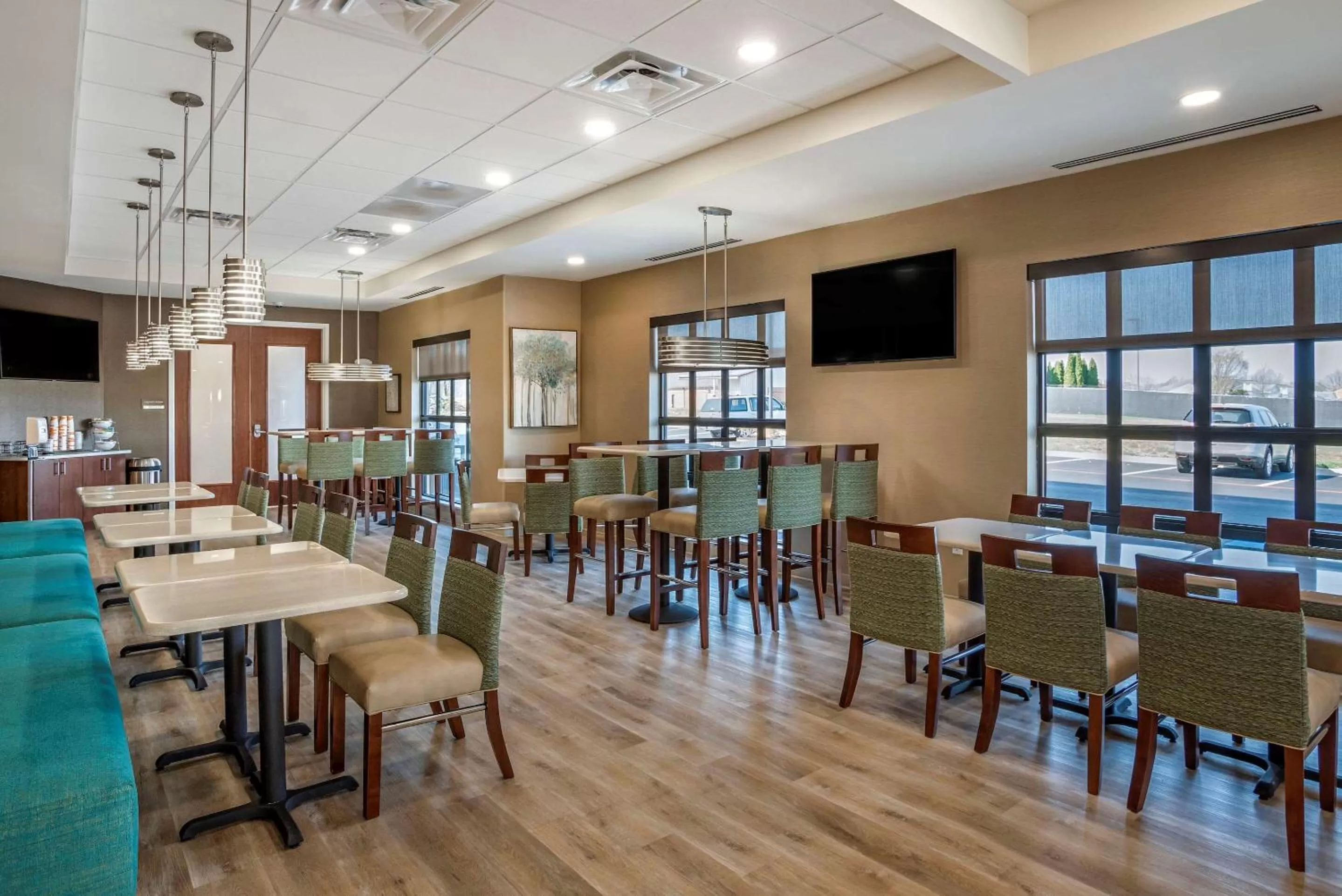 Restaurant/places to eat in Comfort Inn & Suites Harrisonburg