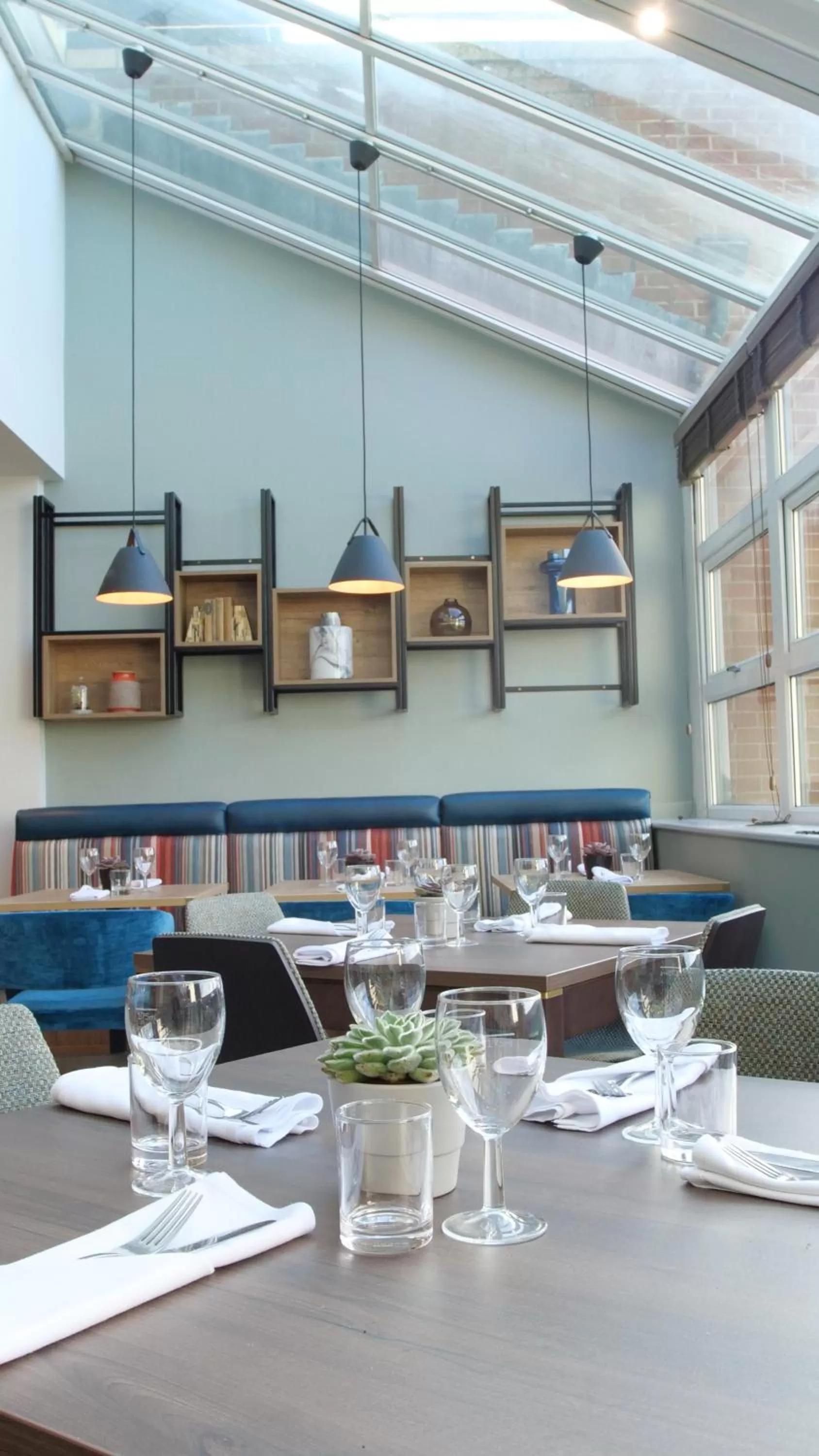 Restaurant/places to eat in Wychwood Park Hotel and Golf Club