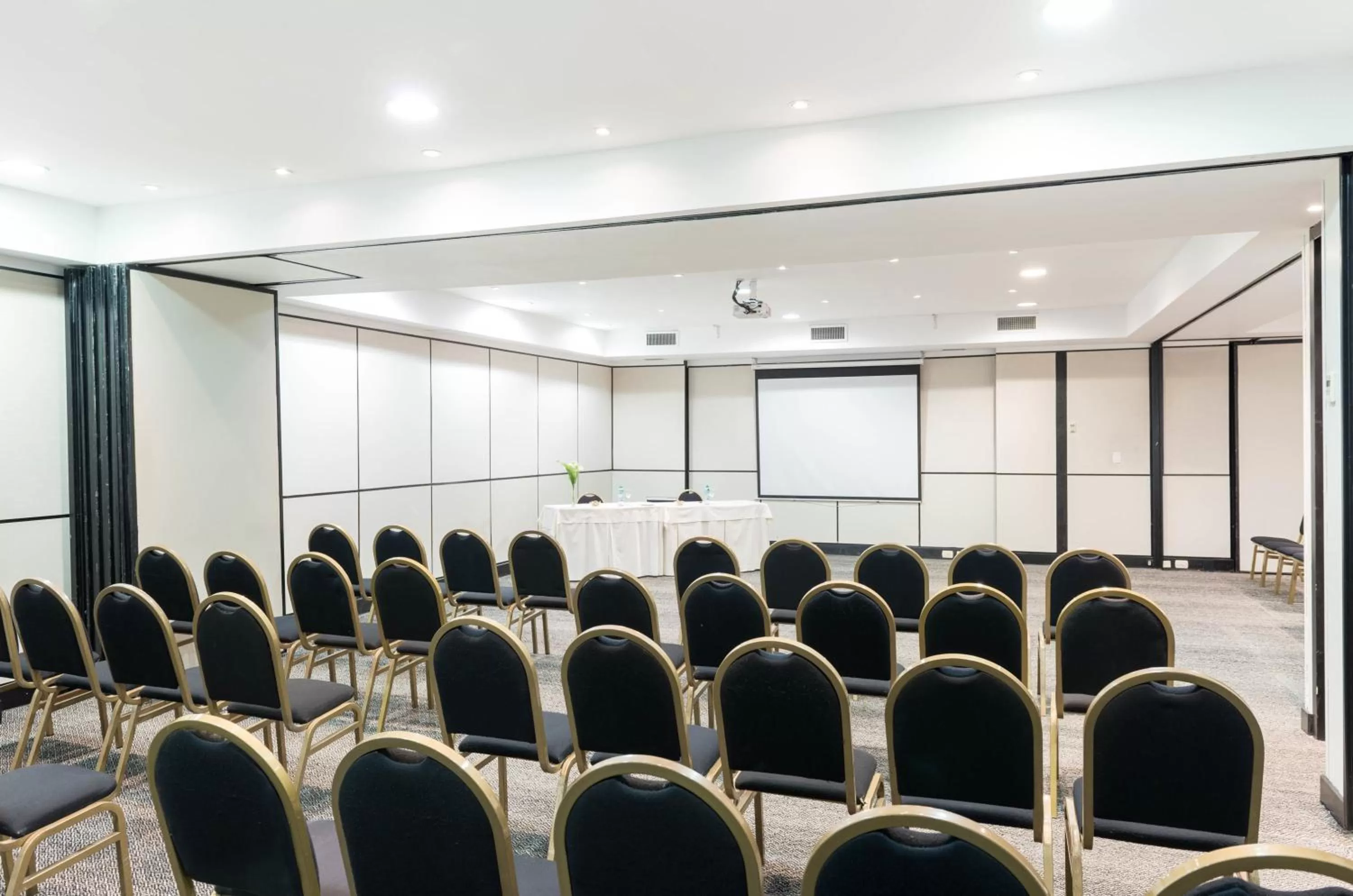 Meeting/conference room in Loi Suites Recoleta Hotel