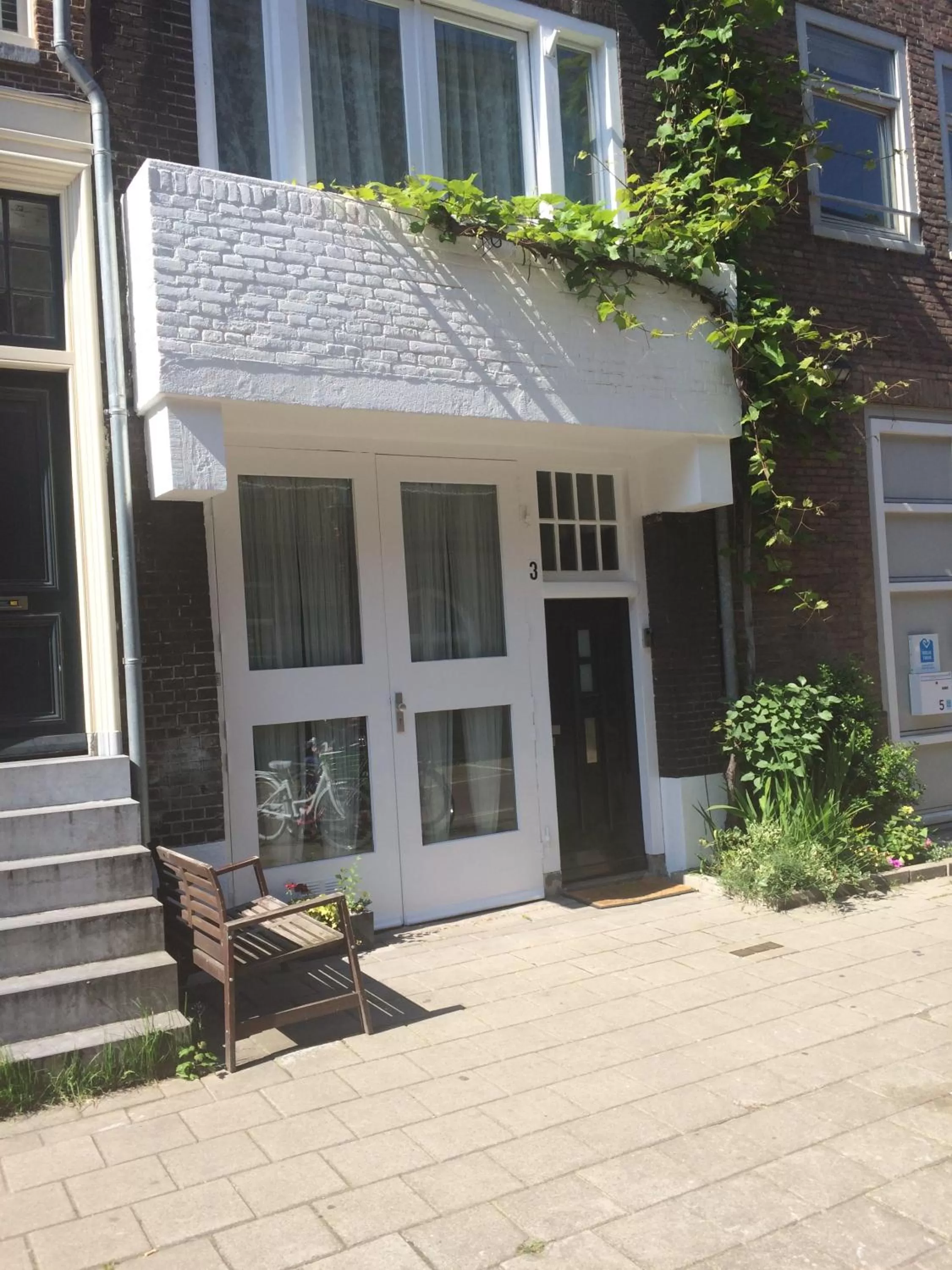 Facade/entrance in GH Amsterdam