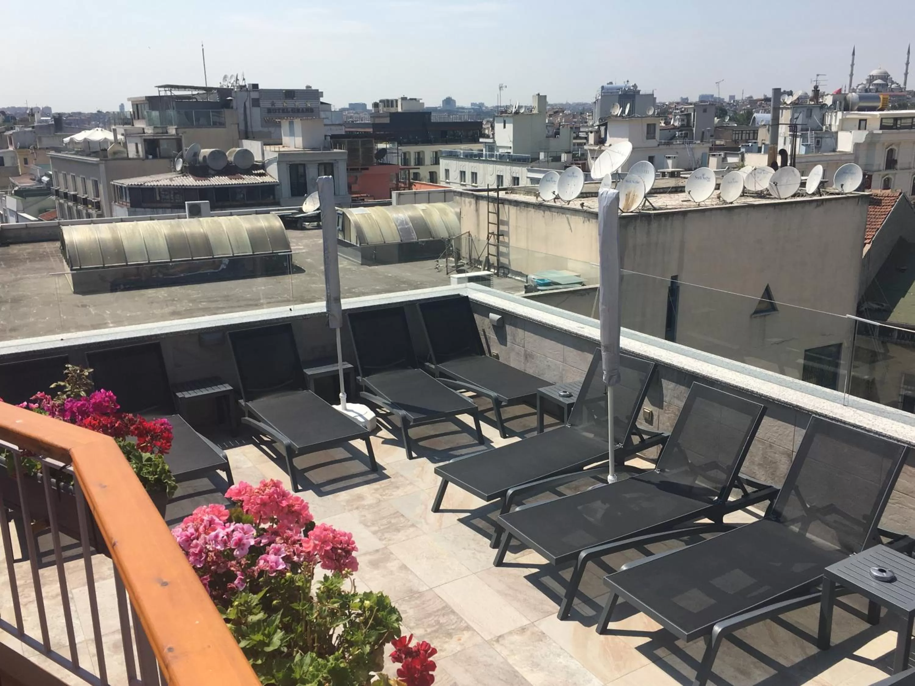 Garden in Laleli Gonen Hotel