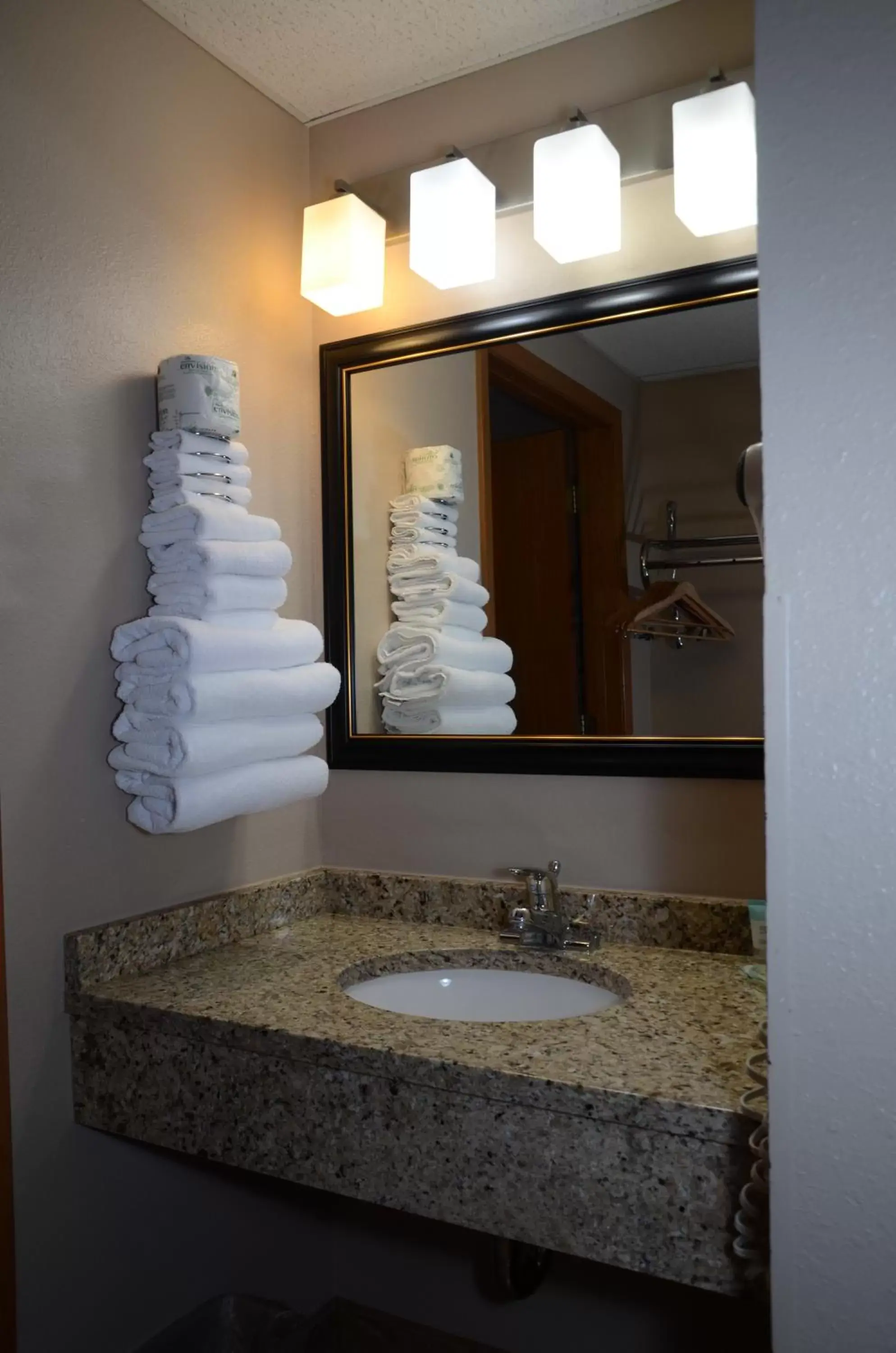 King Room - Non-Smoking in North Star Hotel Pictured Rocks King Room - Non-Smoking in North Star Hotel Pictured Rocks