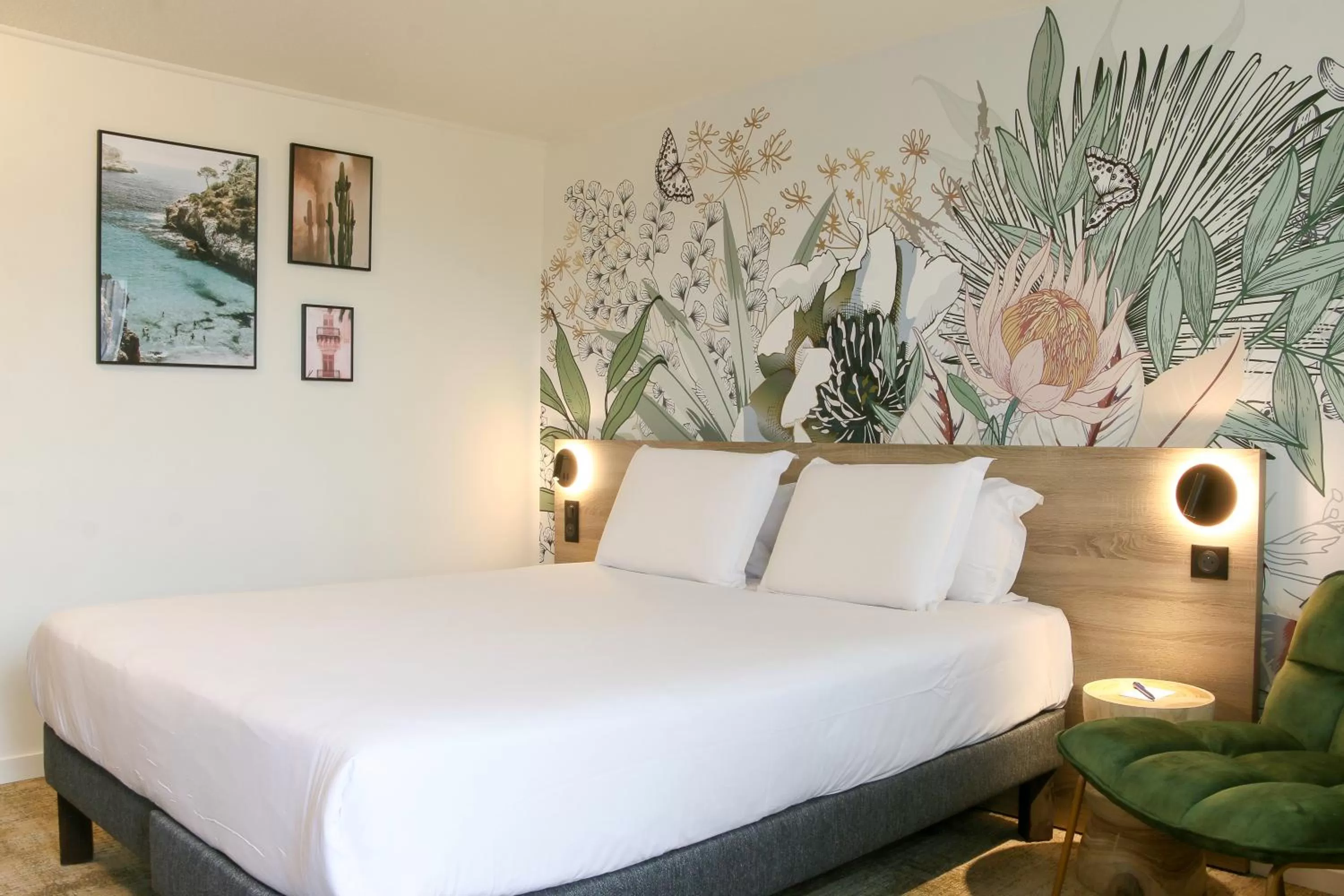 Bedroom, Bed in HÔTEL KYRIAD MARSEILLE - Vitrolles Aéroport