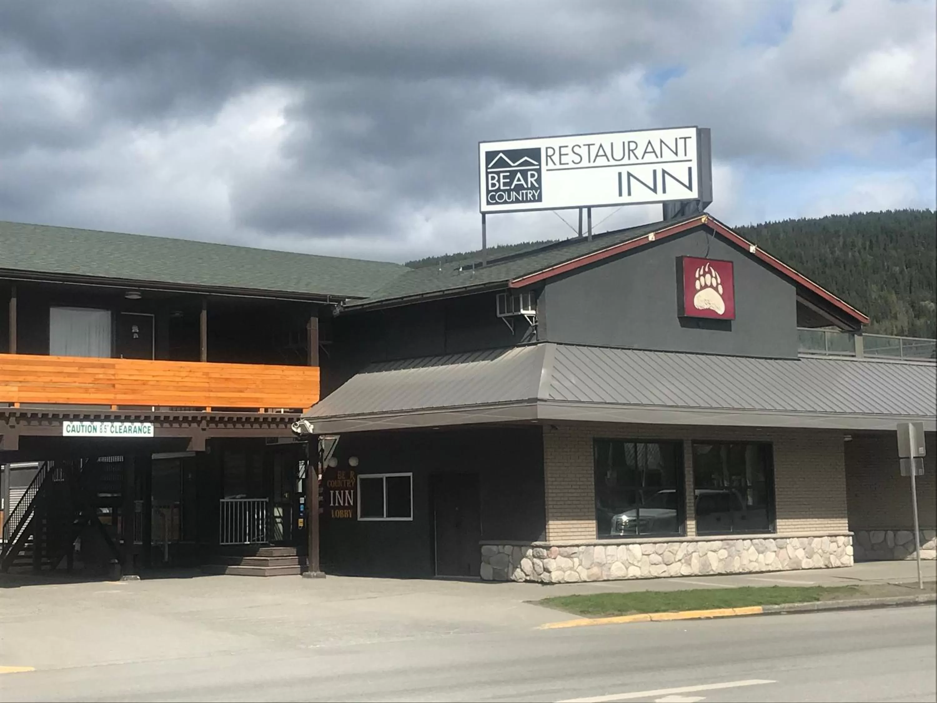 Property building in Bear Country Inn