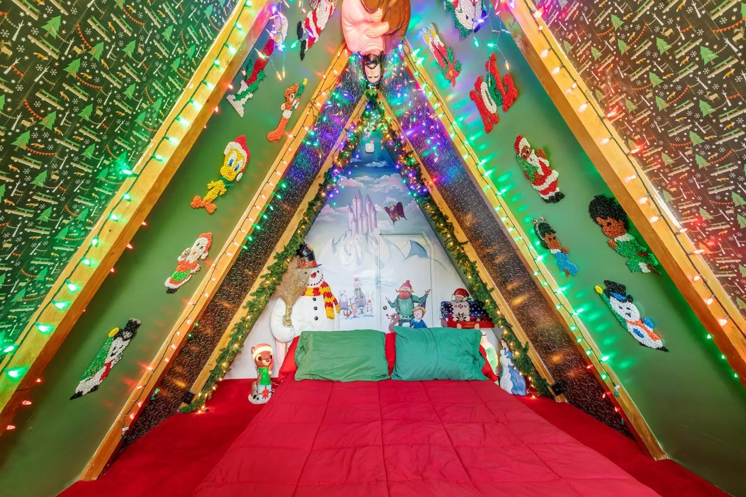 Bed in Hicksville Pines Chalets & Motel