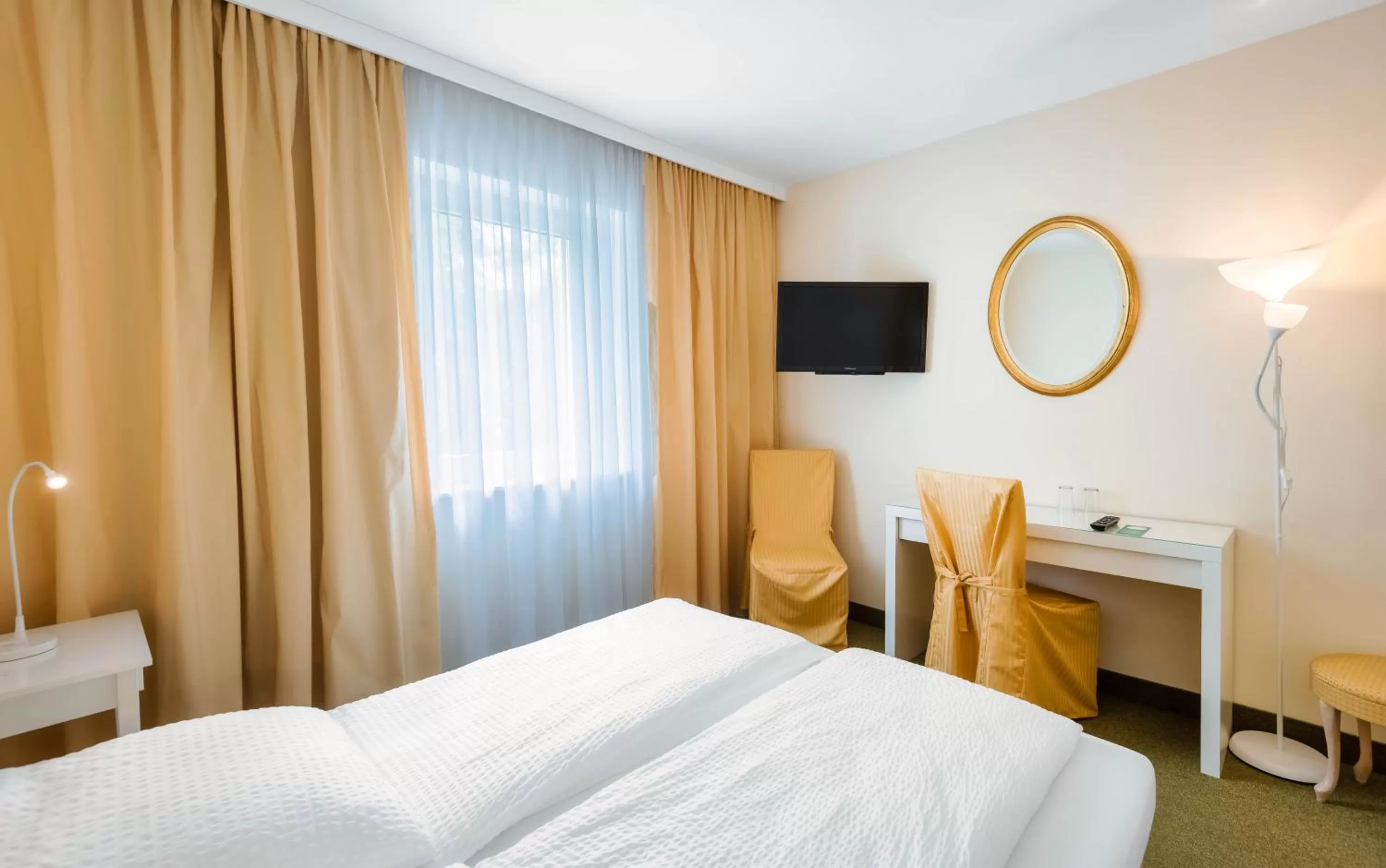 Bedroom, Bed in ALPHA HOTEL Hermann von Salza