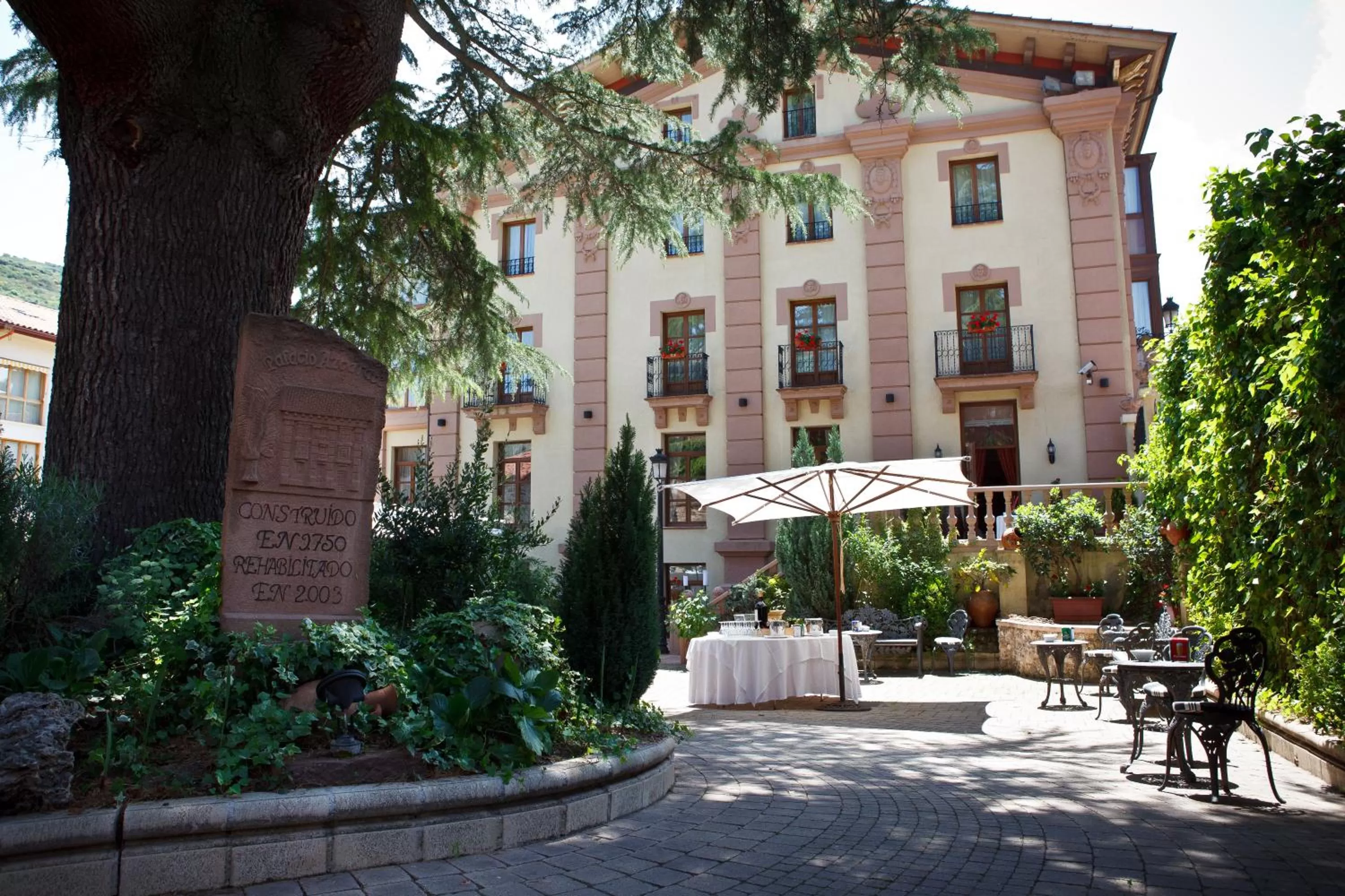 Garden in Palacio Azcárate Hotel