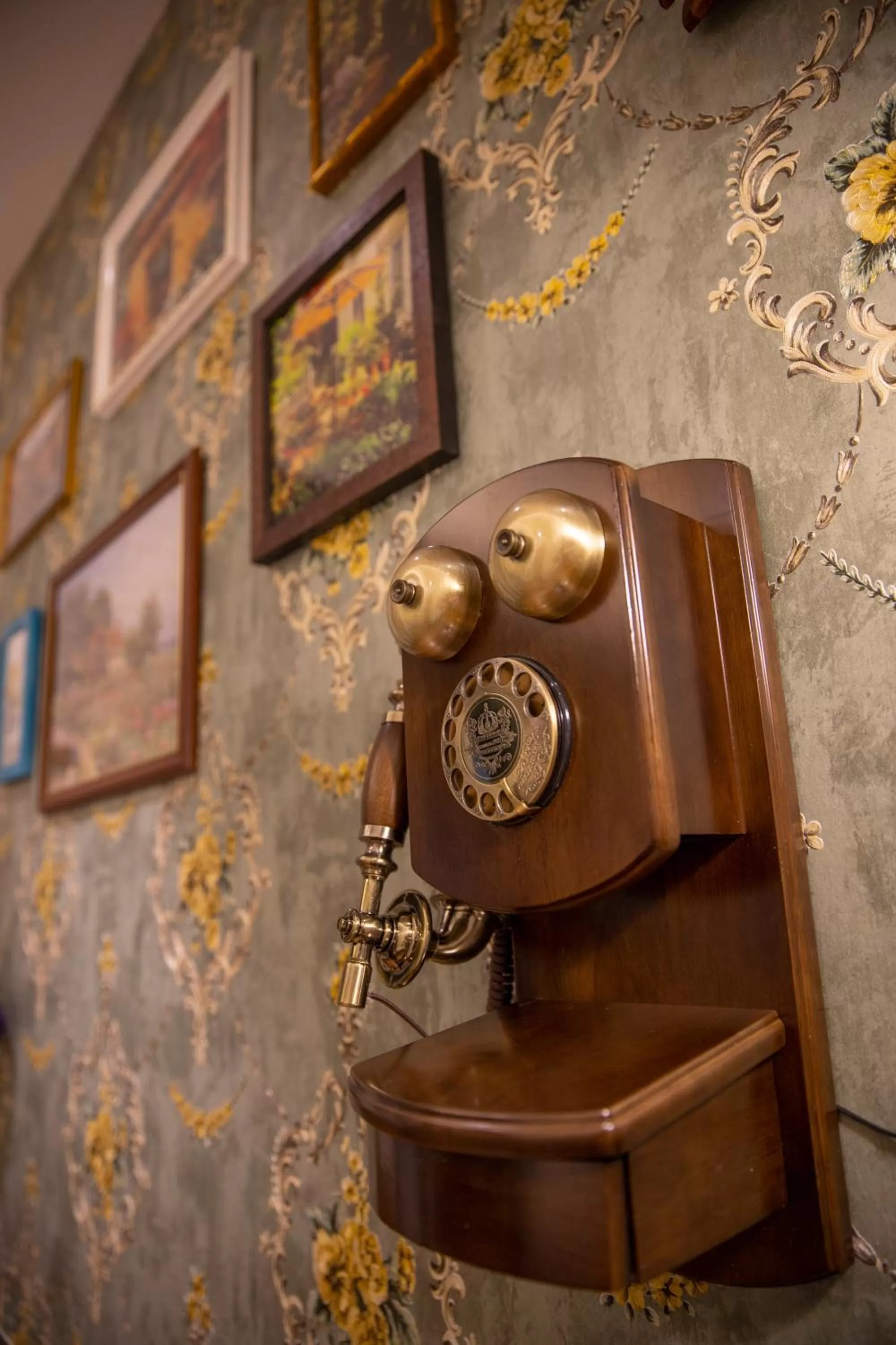 Decorative detail in Carnarvon Suites